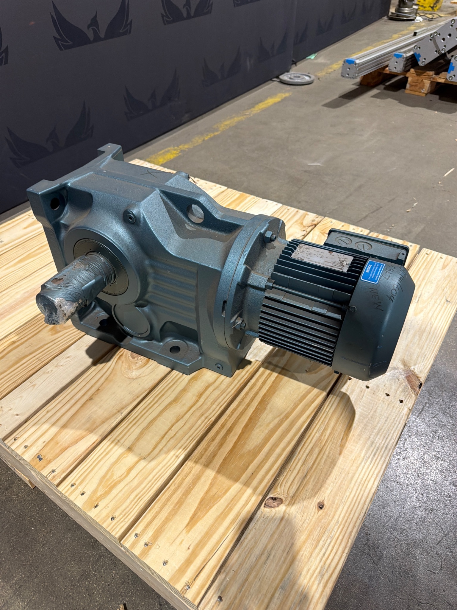 SEW‑EURODRIVE DFT90L4/K87DT90L4 2HP Gear Motor USED 2