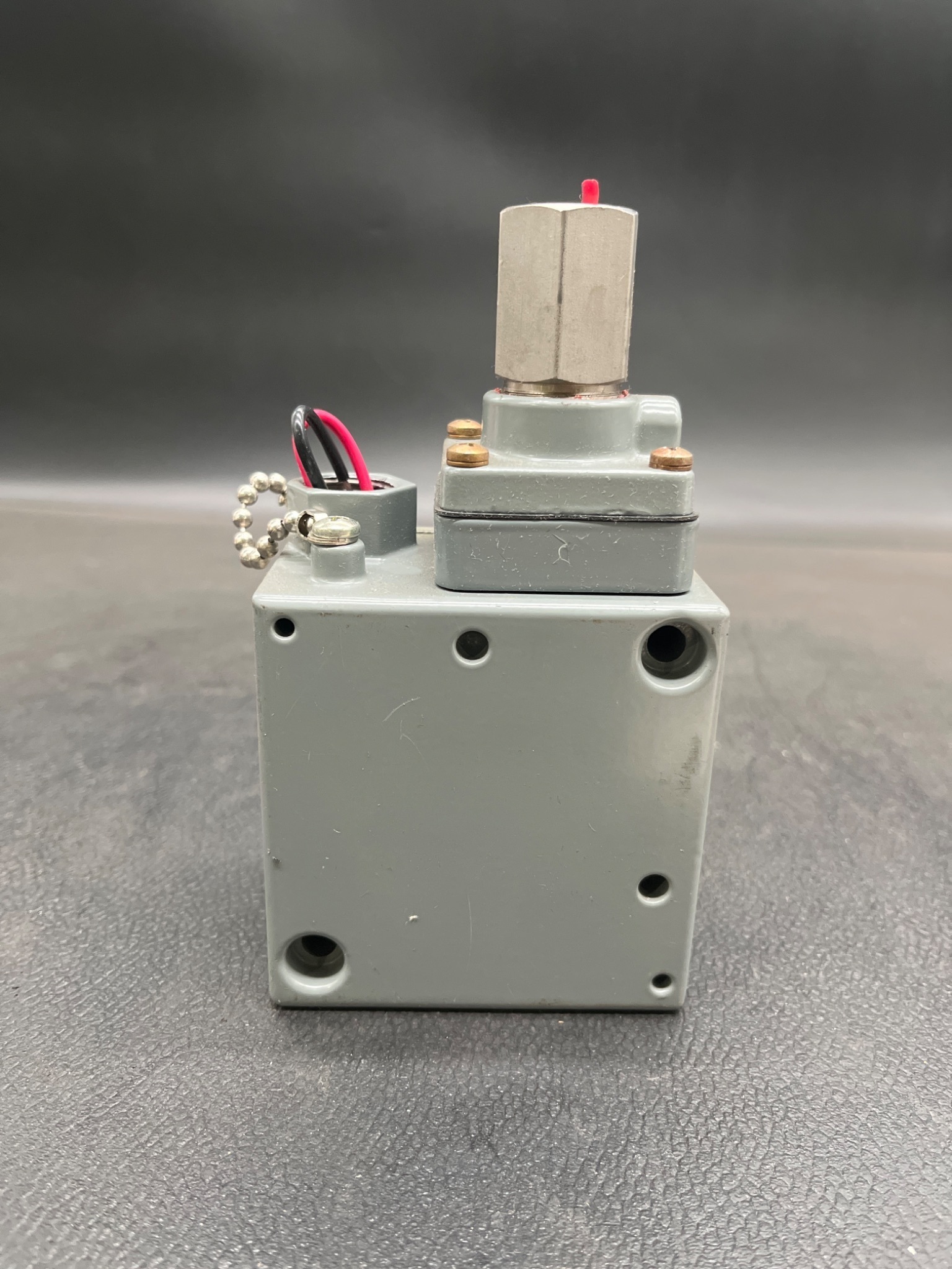 SQUARE D 9012‑GFW‑1 High‑Pressure Industrial Pressure Switch USED 2