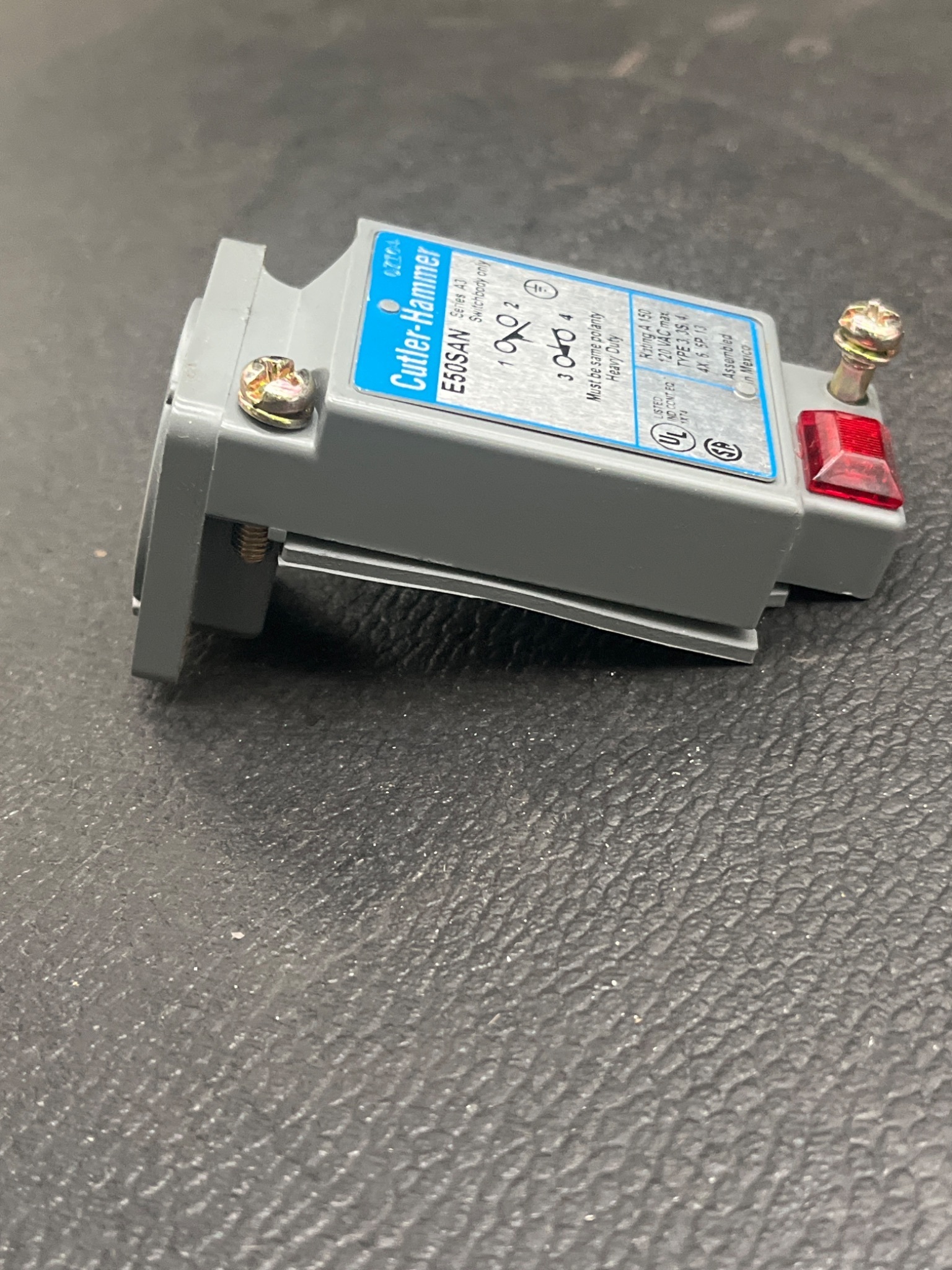 EATON CUTLER-HAMMER E50SAN Heavy-Duty Limit Switch Body NEW 5