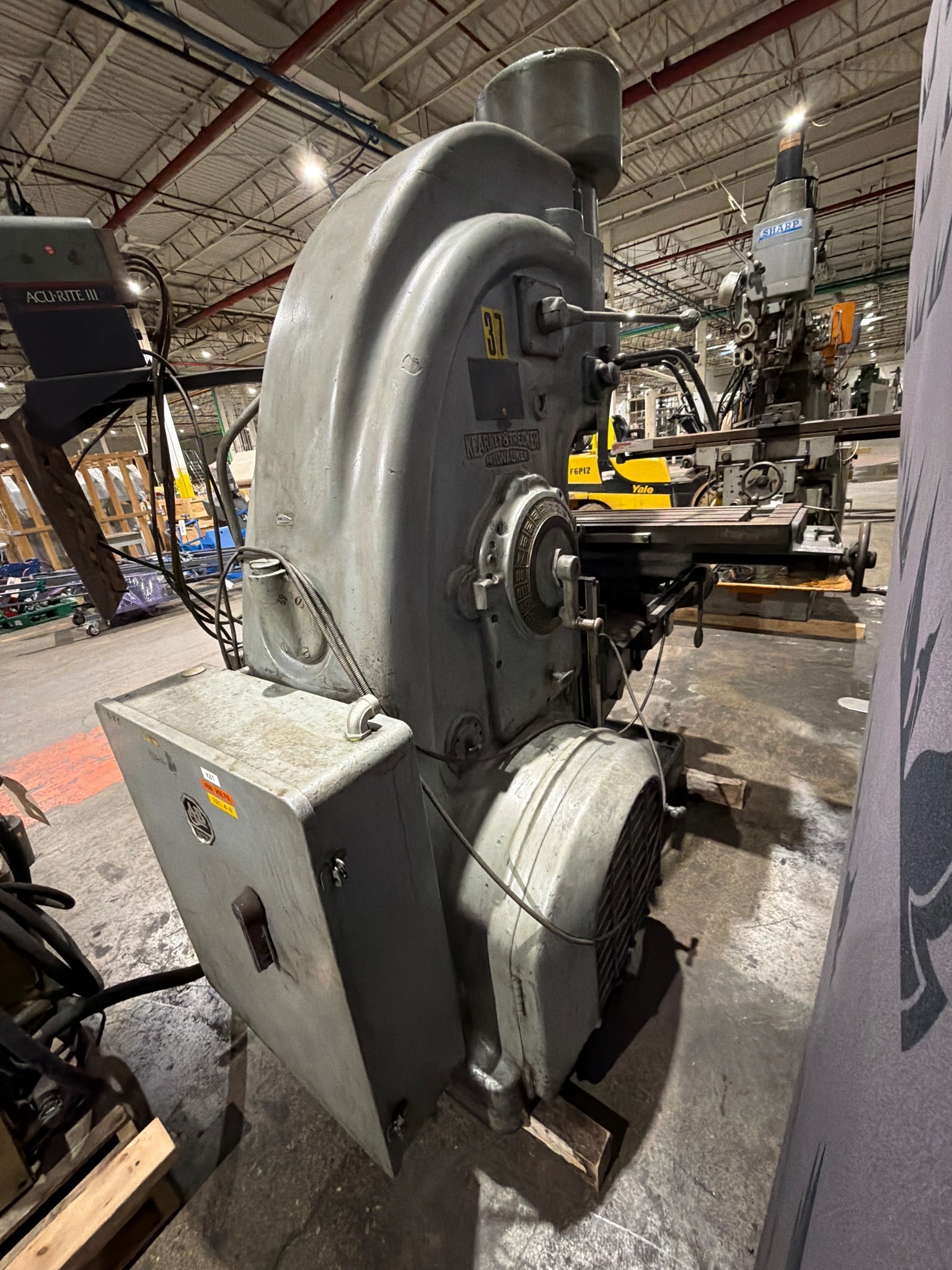 KEARNEY & TRECKER 10HP-2CK VERTICAL MILLS USED 6