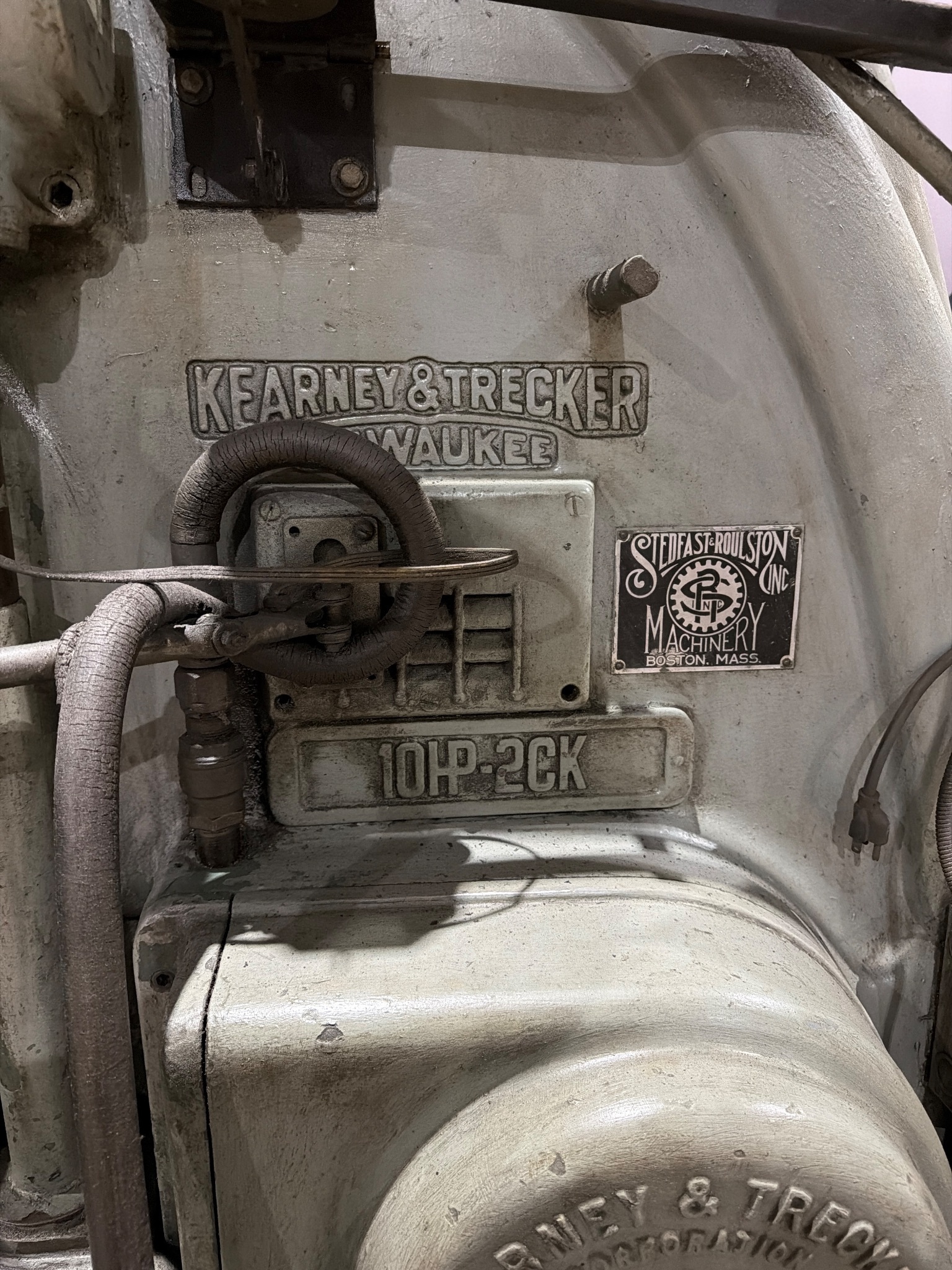KEARNEY & TRECKER 10HP-2CK VERTICAL MILLS USED 8