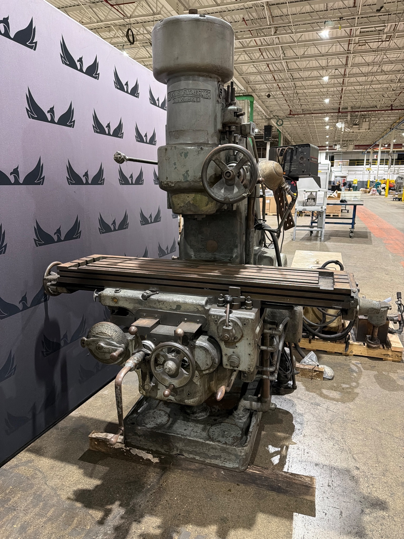 KEARNEY & TRECKER 10HP-2CK VERTICAL MILLS USED 1