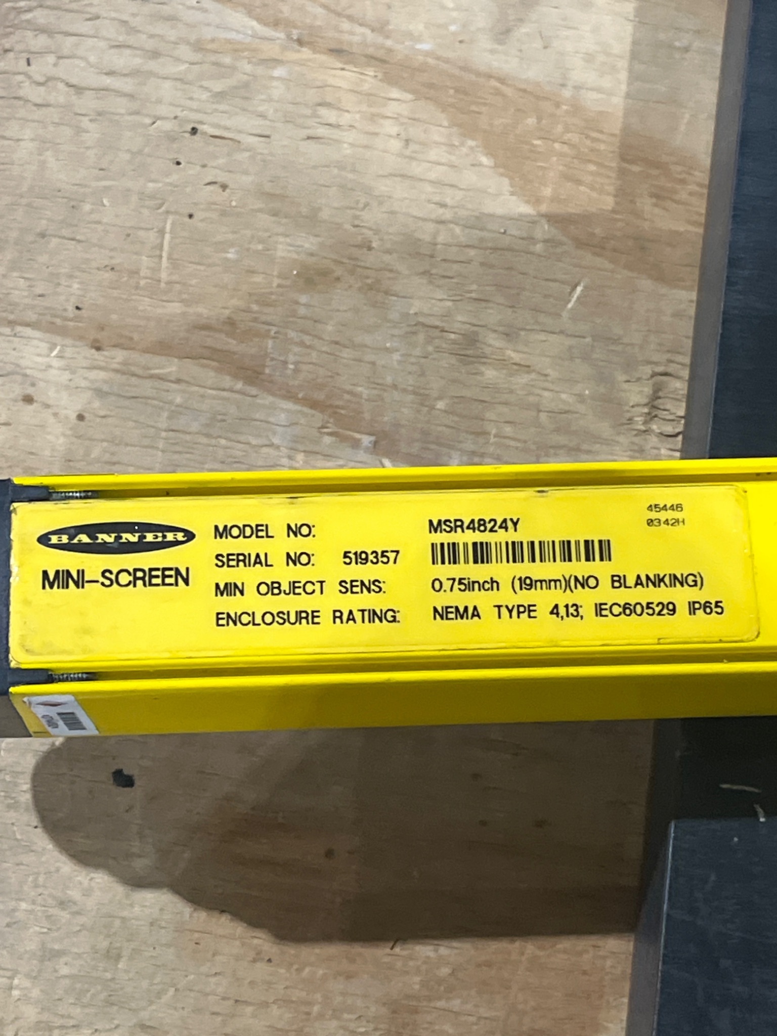 Banner MSR4824Y Mini‑Screen 48" Light Curtain Receiver (1219mm) USED 4
