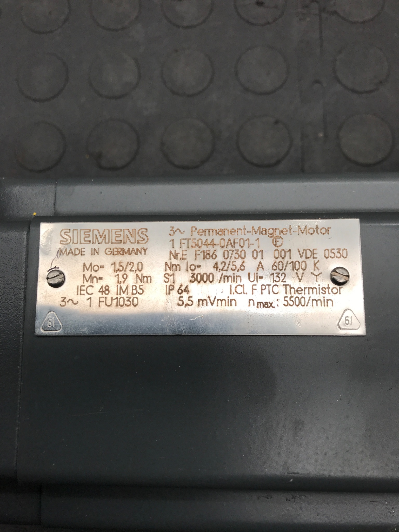 SIEMENS 1FT5044‑0AF01‑1 3‑Phase Permanent Magnet Motor USED 1
