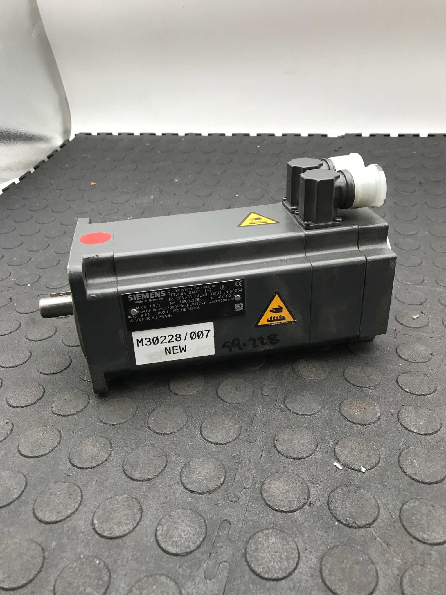 SIEMENS 1FT5044‑0AF01‑1‑Z 3‑Phase Brushless Servomotor USED 0