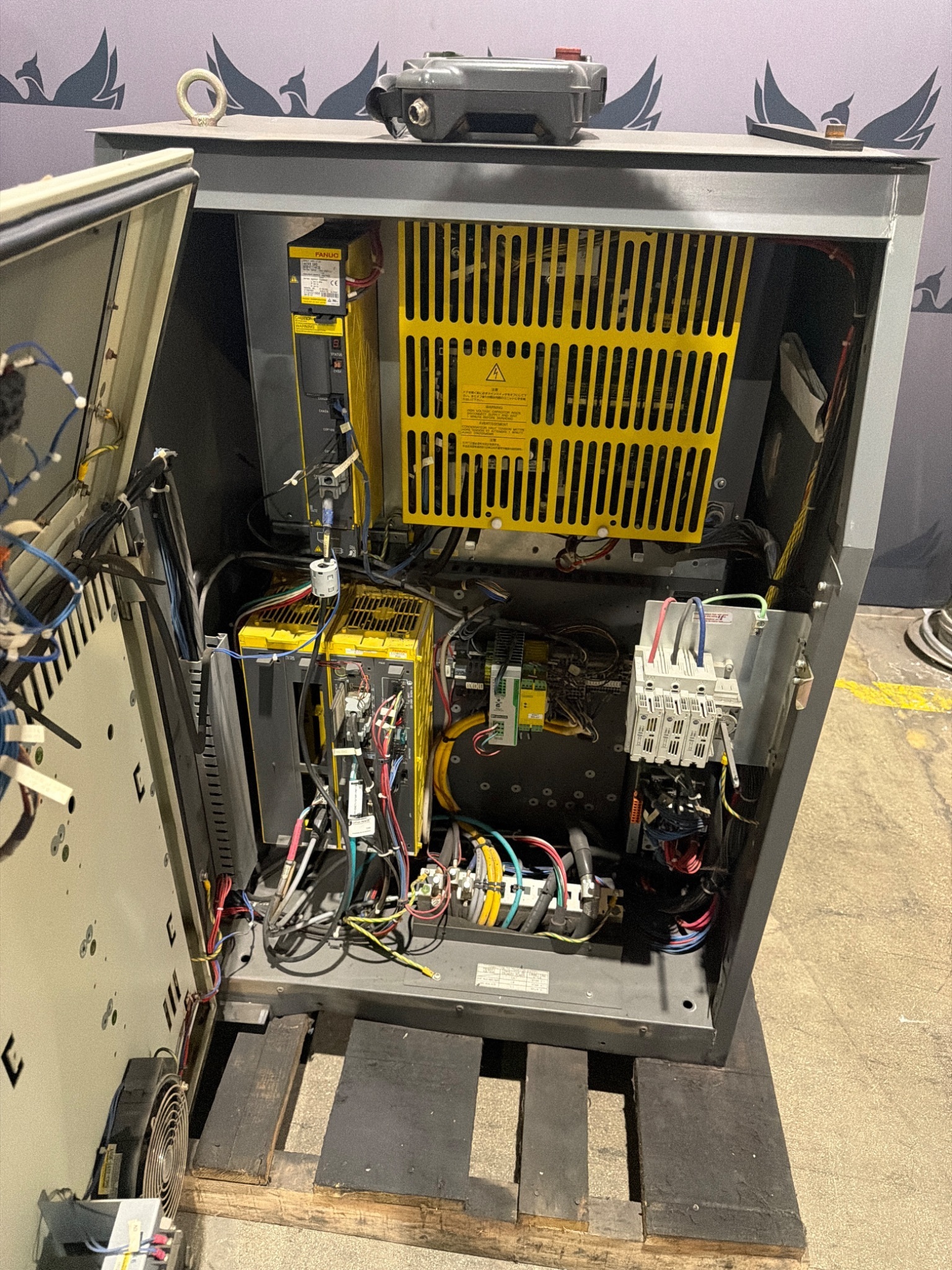 FANUC R‑2000iA/200F Complete w/ R‑30iA Controls USED 9