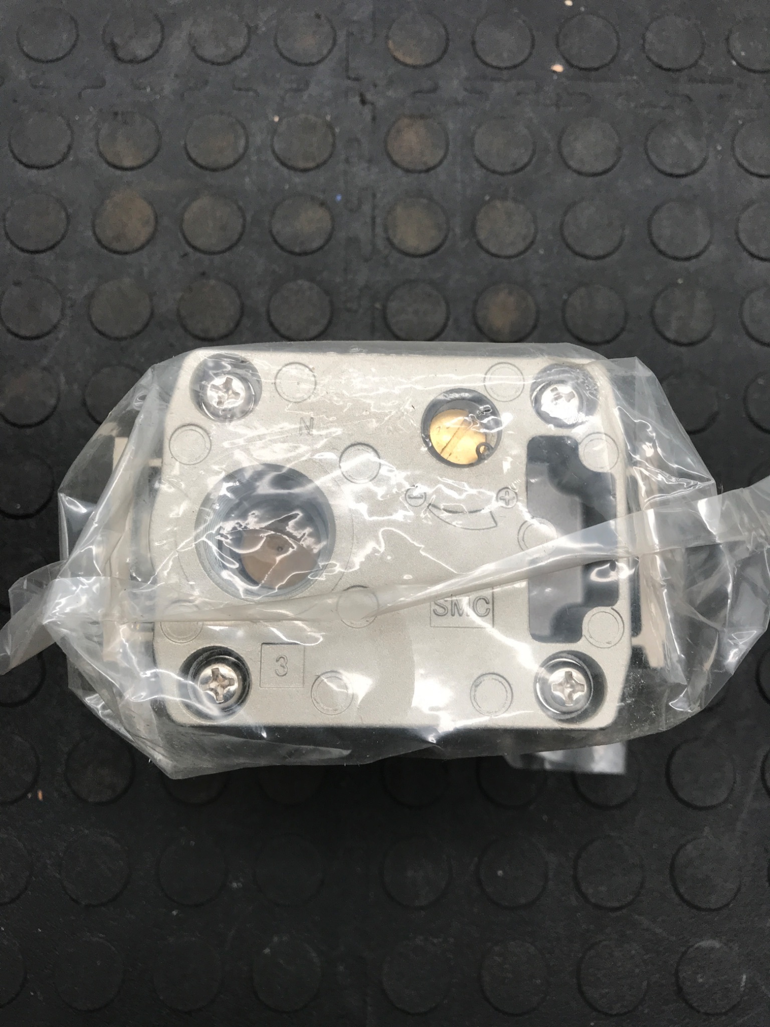 SMC NAV5000‑N06‑5DZ AV 3/4" Soft Start Up Body Port NEW 4