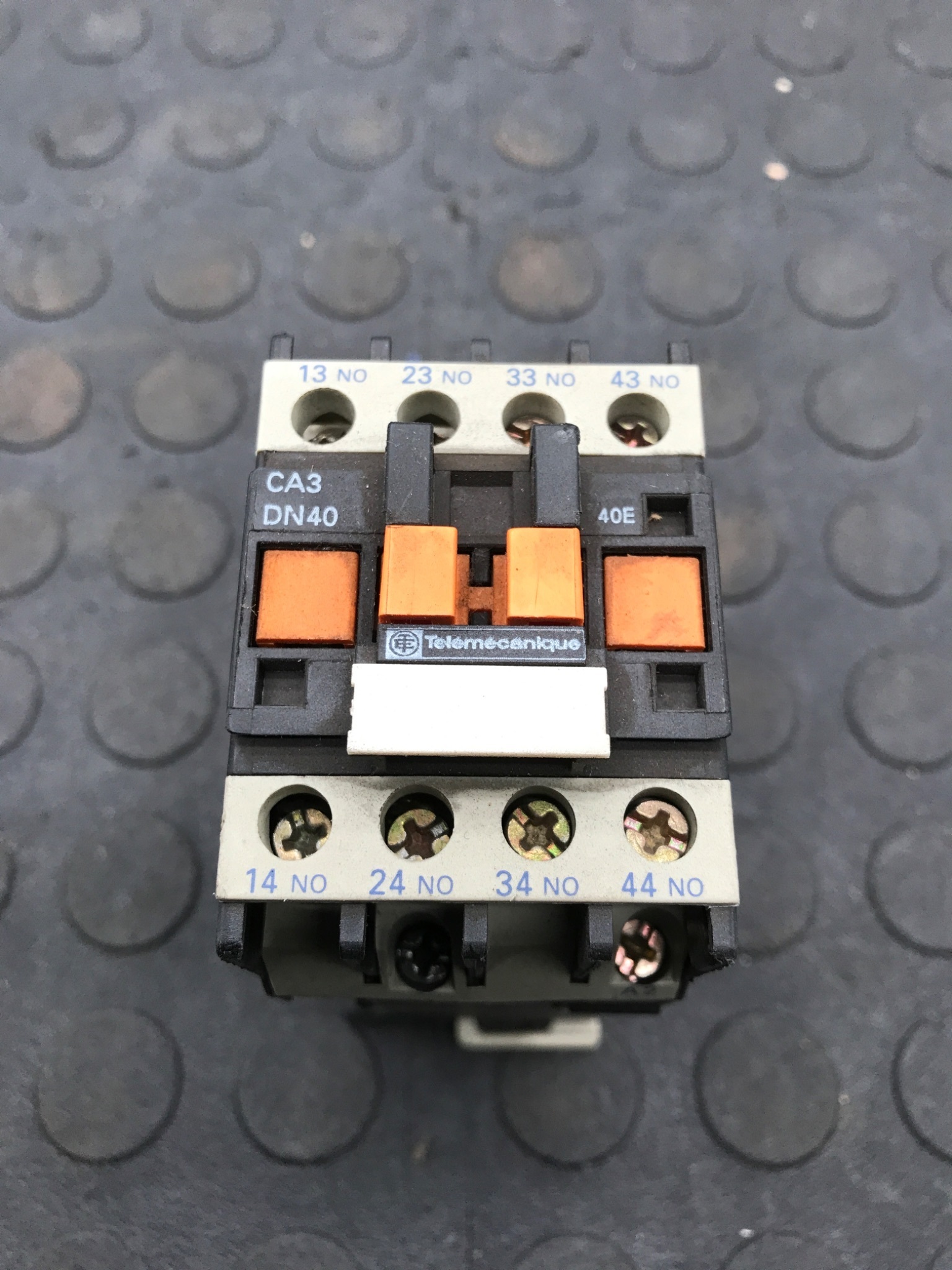 TELEMECANIQUE CA3DN40BDREQ3548G1 Control Relay 600VAC 10A USED 0