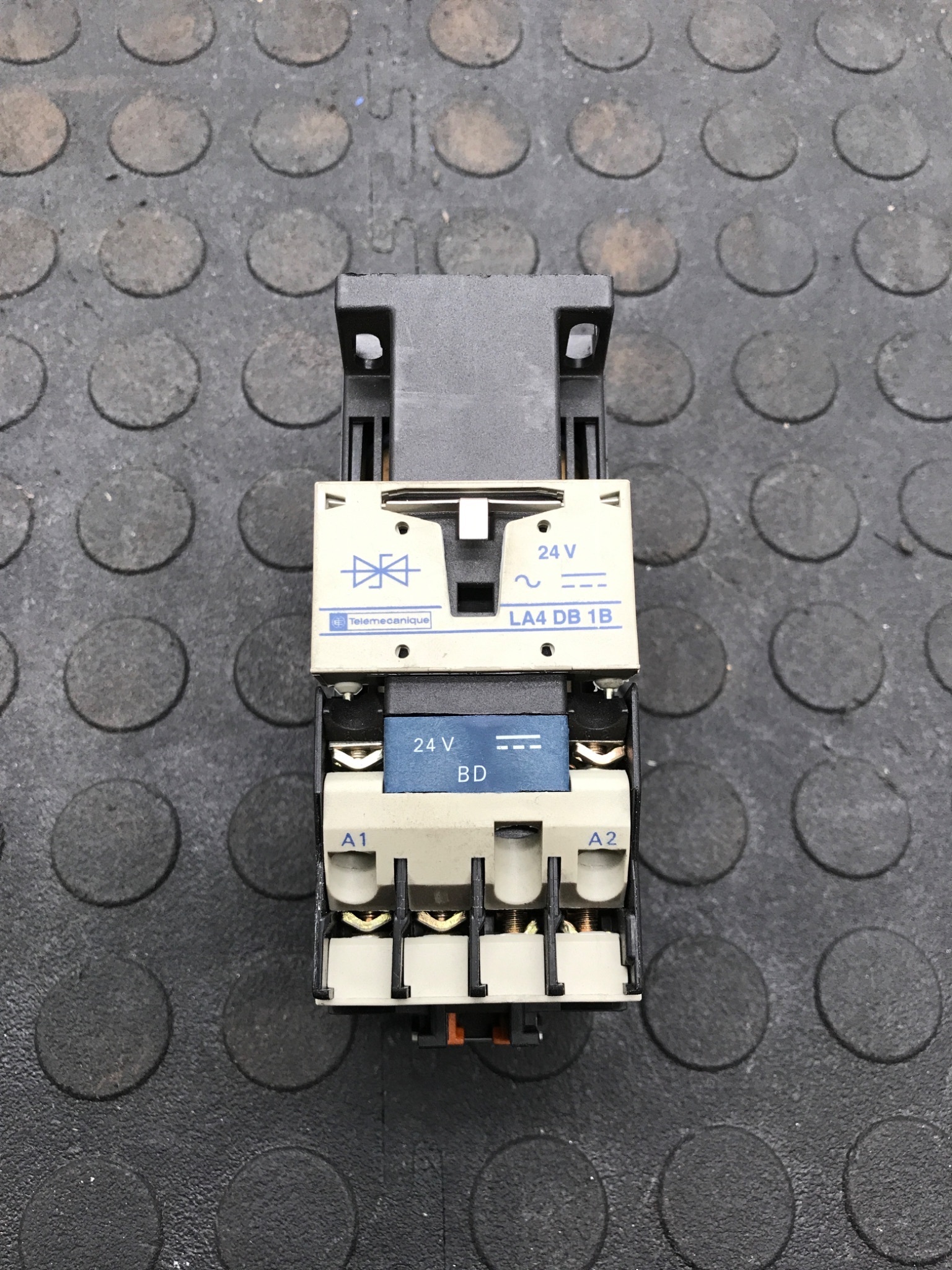 TELEMECANIQUE CA3DN40BDREQ3548G1 Control Relay 600VAC 10A USED 1