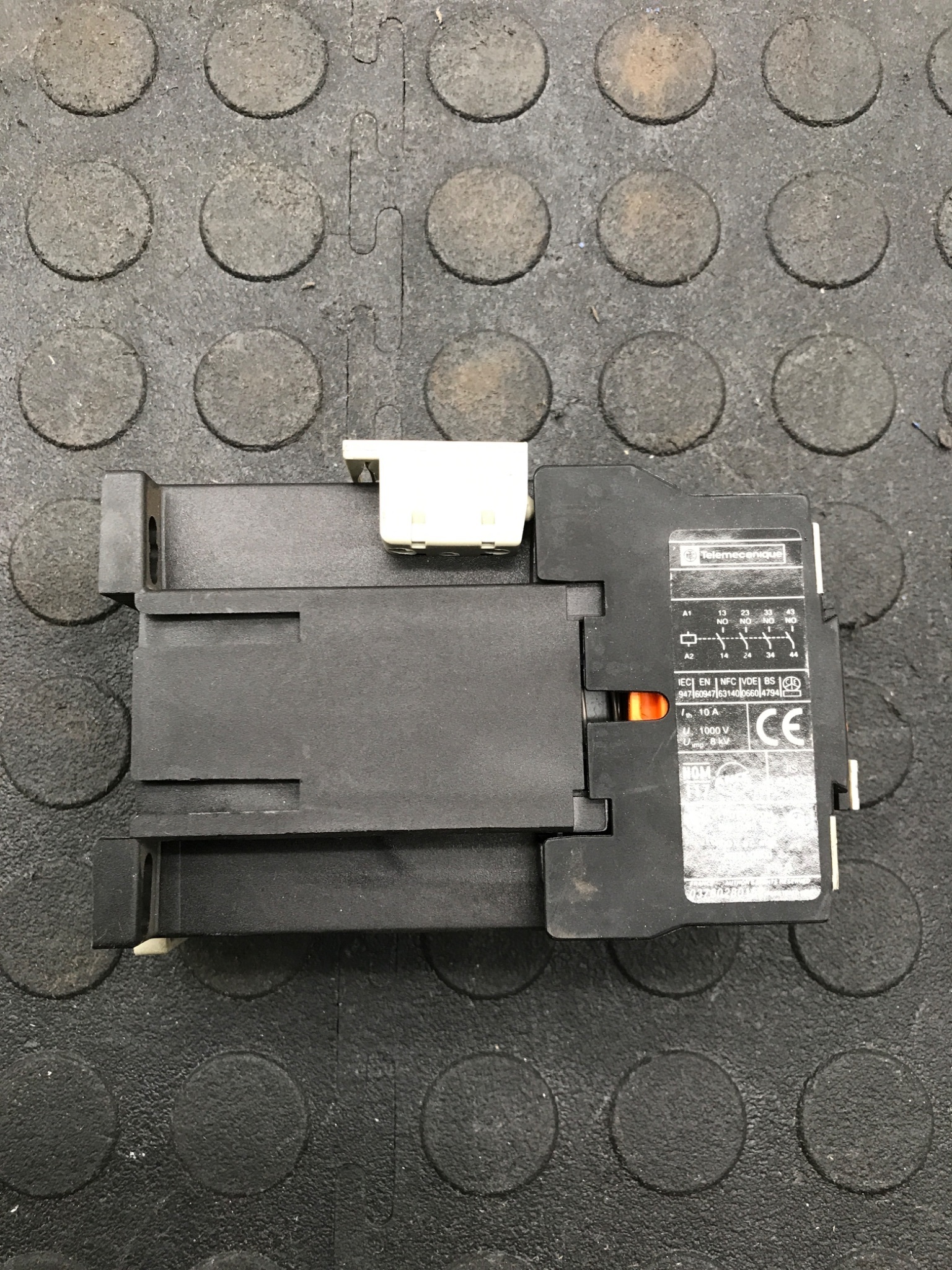 TELEMECANIQUE CA3DN40BDREQ3548G1 Control Relay 600VAC 10A USED 3