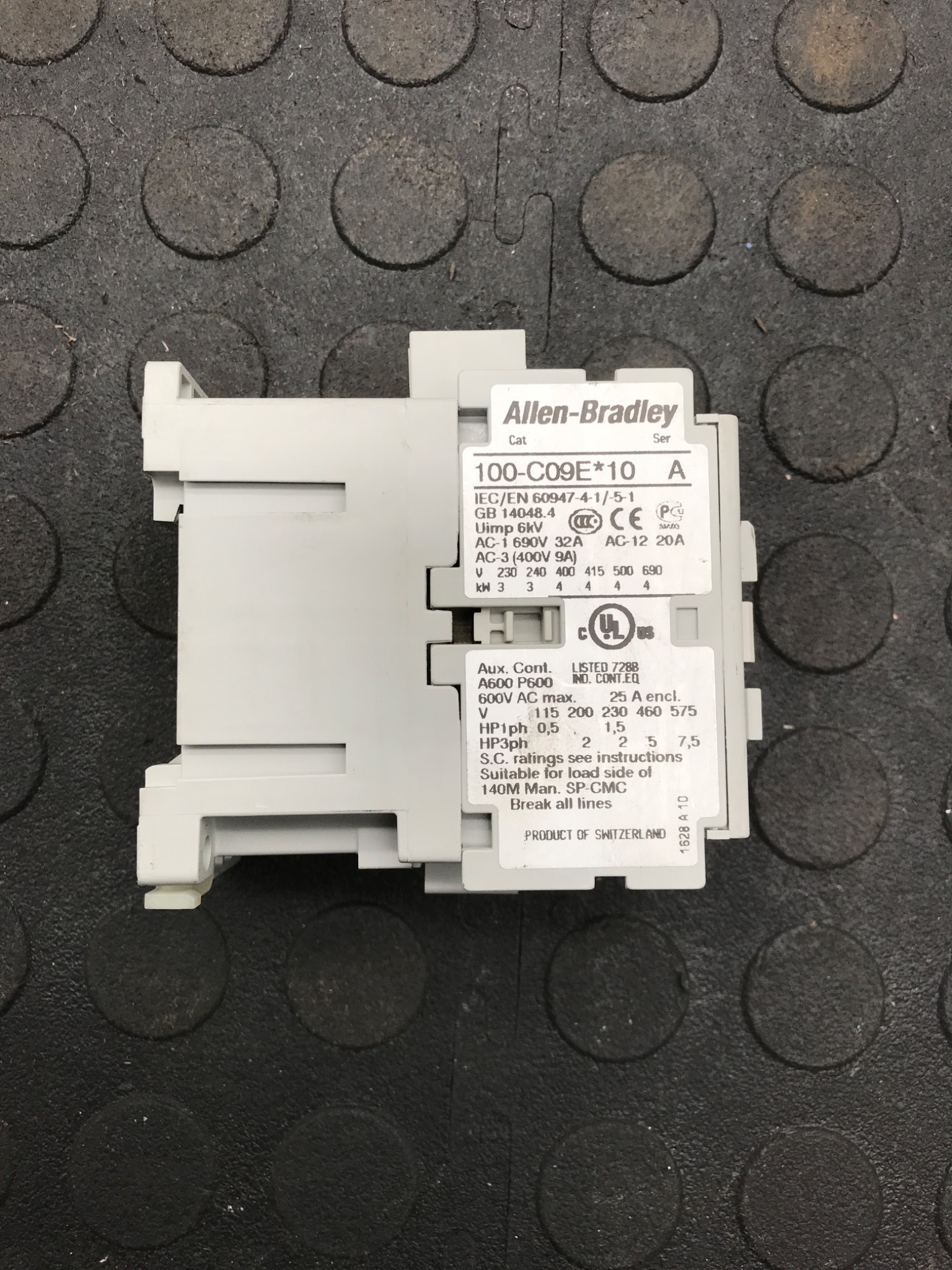 ALLEN BRADLEY 100‑C09E*10 Auxiliary Contactor 600VAC USED 1