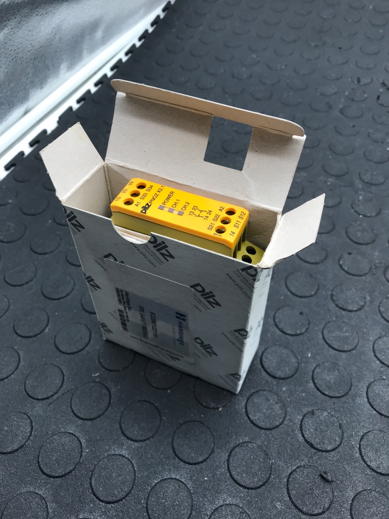 PILZ PNOZ X2.1 24VAC/DC 2n/o Safety Relay NEW 1