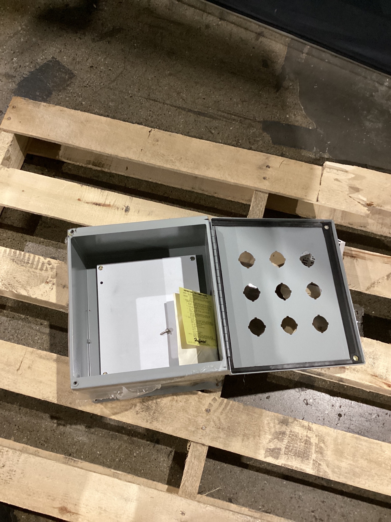 HOFFMAN E-9PBY25 PUSH BUTTON ENCLOSURE; NEW 2