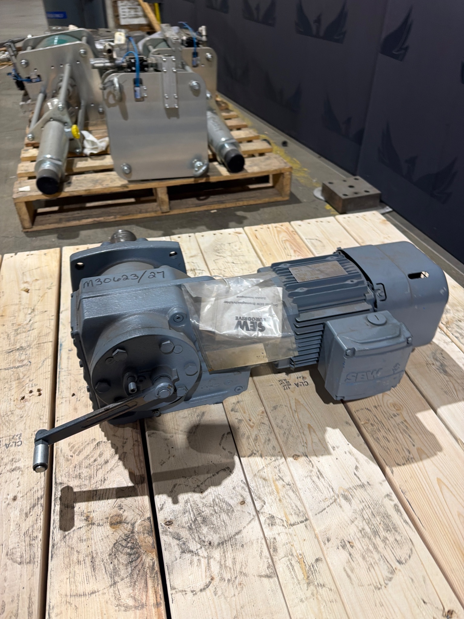 SEW EURODRIVE HK60 DRE90M4BE2/IS/TF Gearmotor USED 2