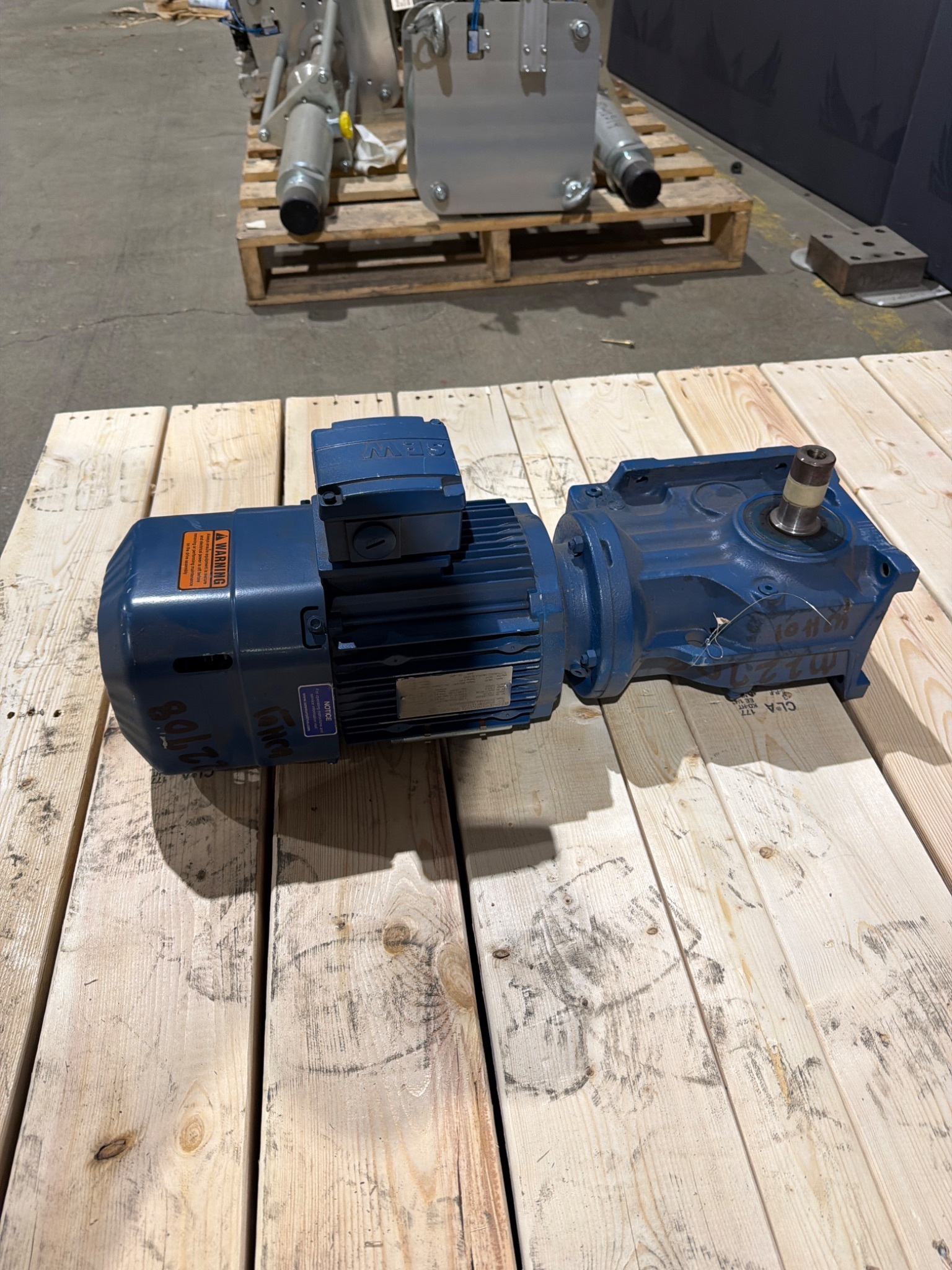 SEW EURODRIVE K47DRE90L4BE2HR/ISU/TF Gear Motor USED 2