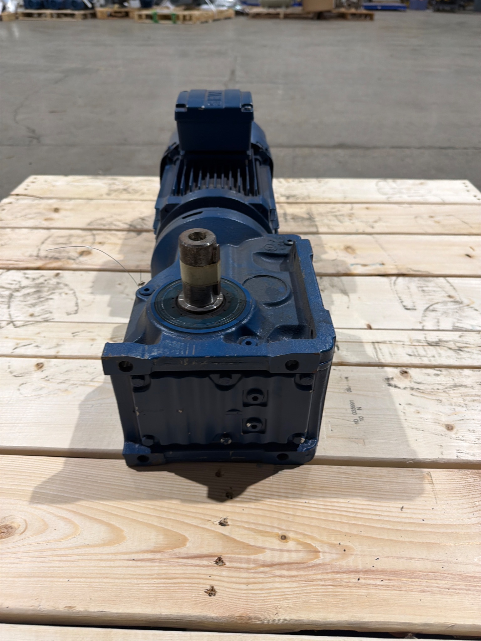 SEW EURODRIVE K47DRE90L4BE2HR/ISU/TF Gear Motor USED 3