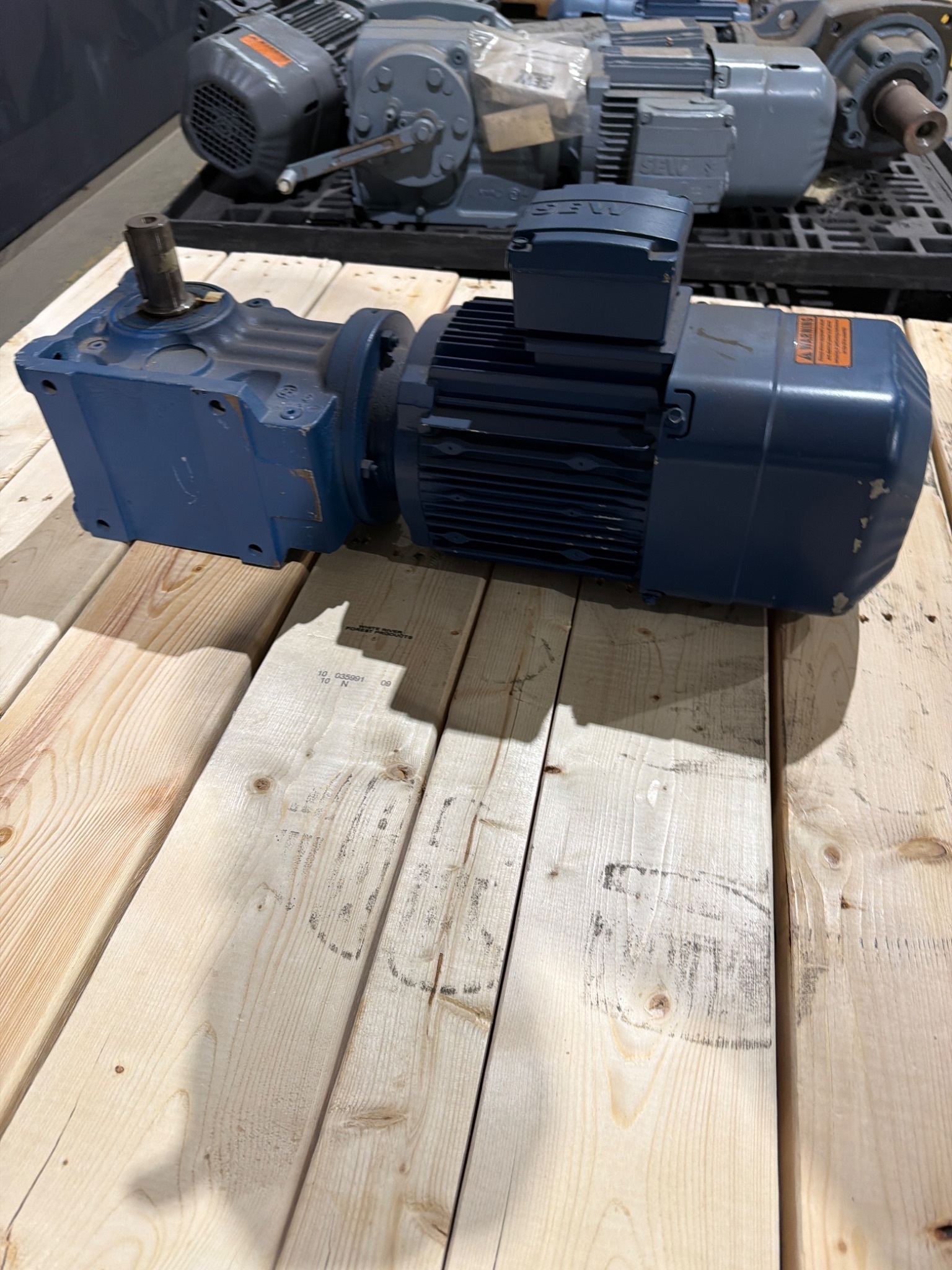 SEW EURODRIVE K47DRE90L4BE2HR/ISU/TF Gear Motor USED 1