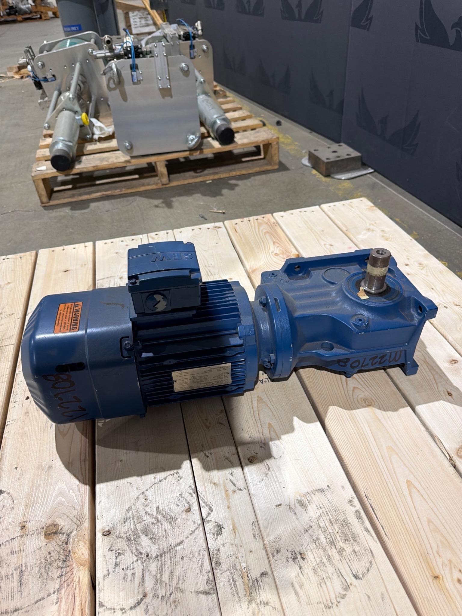 SEW EURODRIVE K47DRE90L4BE2HR/ISU/TF Gear Motor USED 2