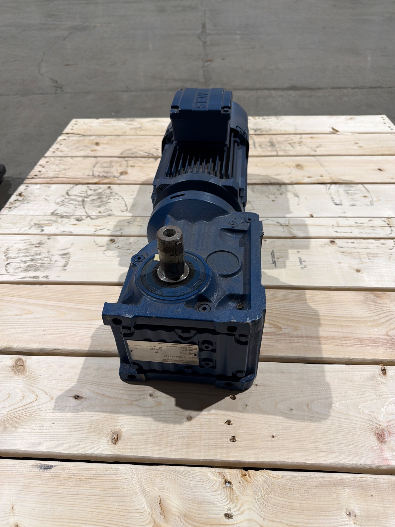 SEW EURODRIVE K47DRE90L4BE2HR/ISU/TF Gear Motor USED 3