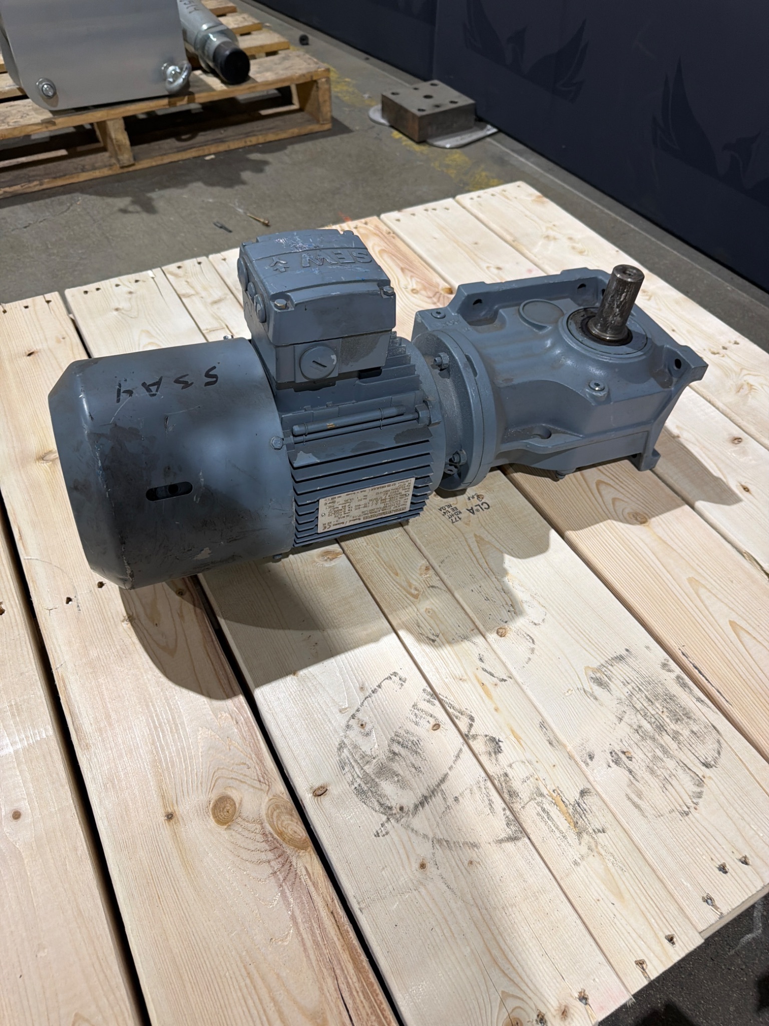 SEW EURODRIVE K47 DT90L4/BMG/HR/TF/IS Gear Motor USED 1