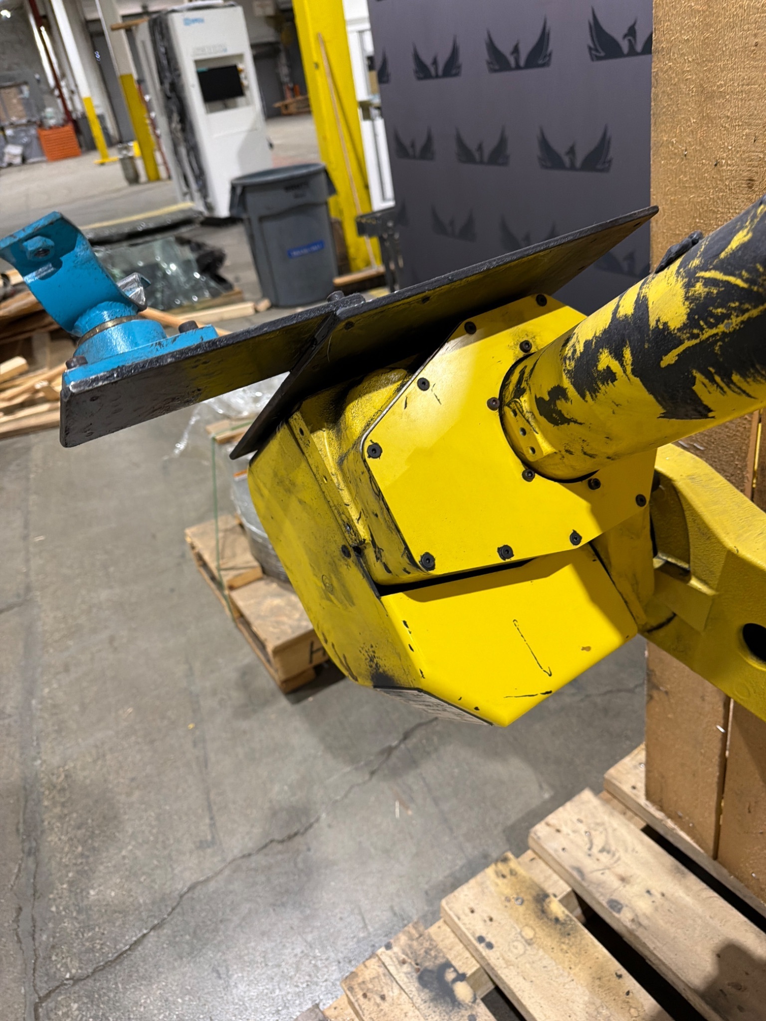 FANUC M-16IB/20 INDUSTRIAL ROBOT ARM A05B-1216-B202 2005 ARM ONLY USED 3