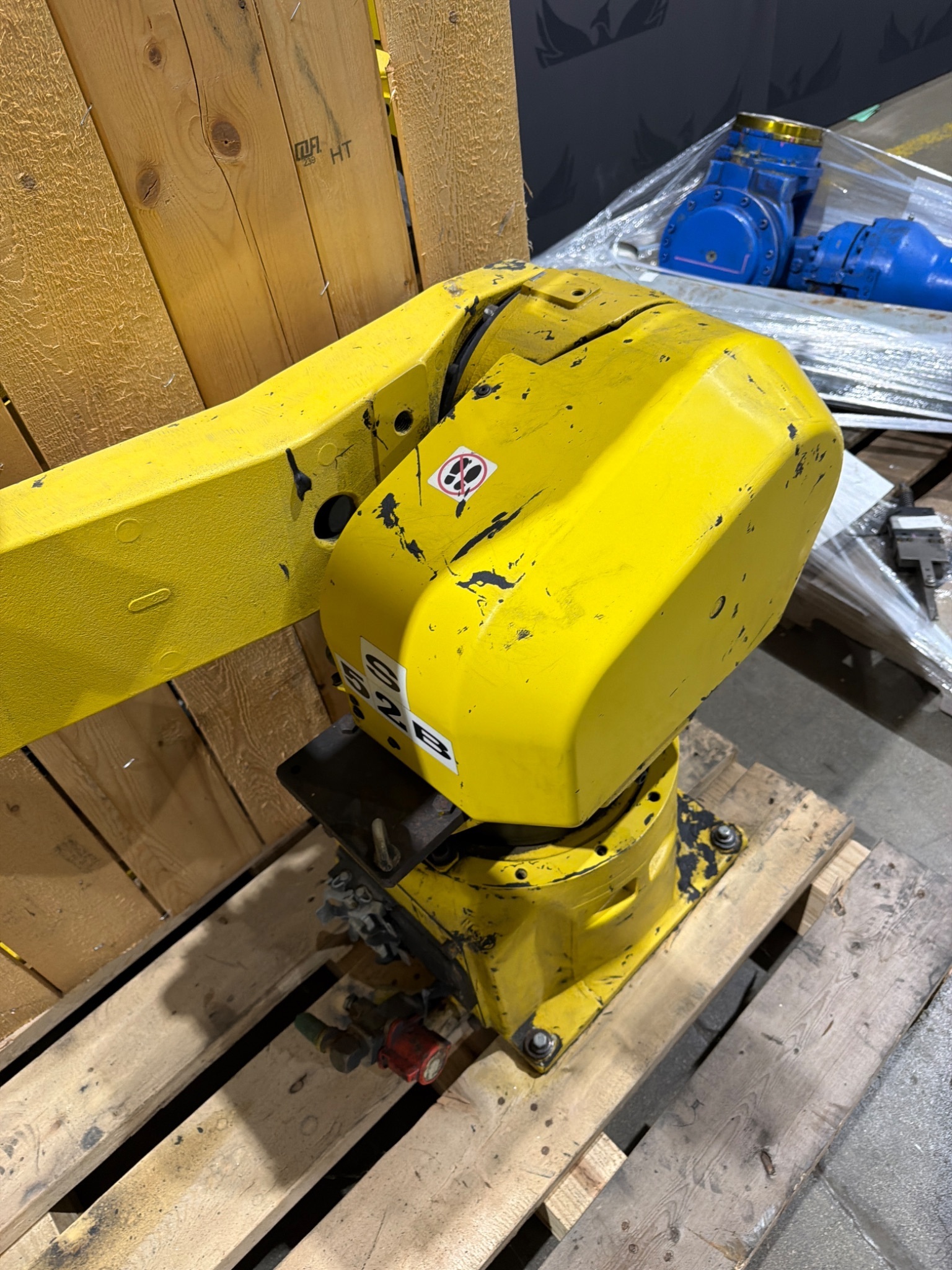 FANUC M-16IB/20 INDUSTRIAL ROBOT ARM A05B-1216-B202 2005 ARM ONLY USED 4