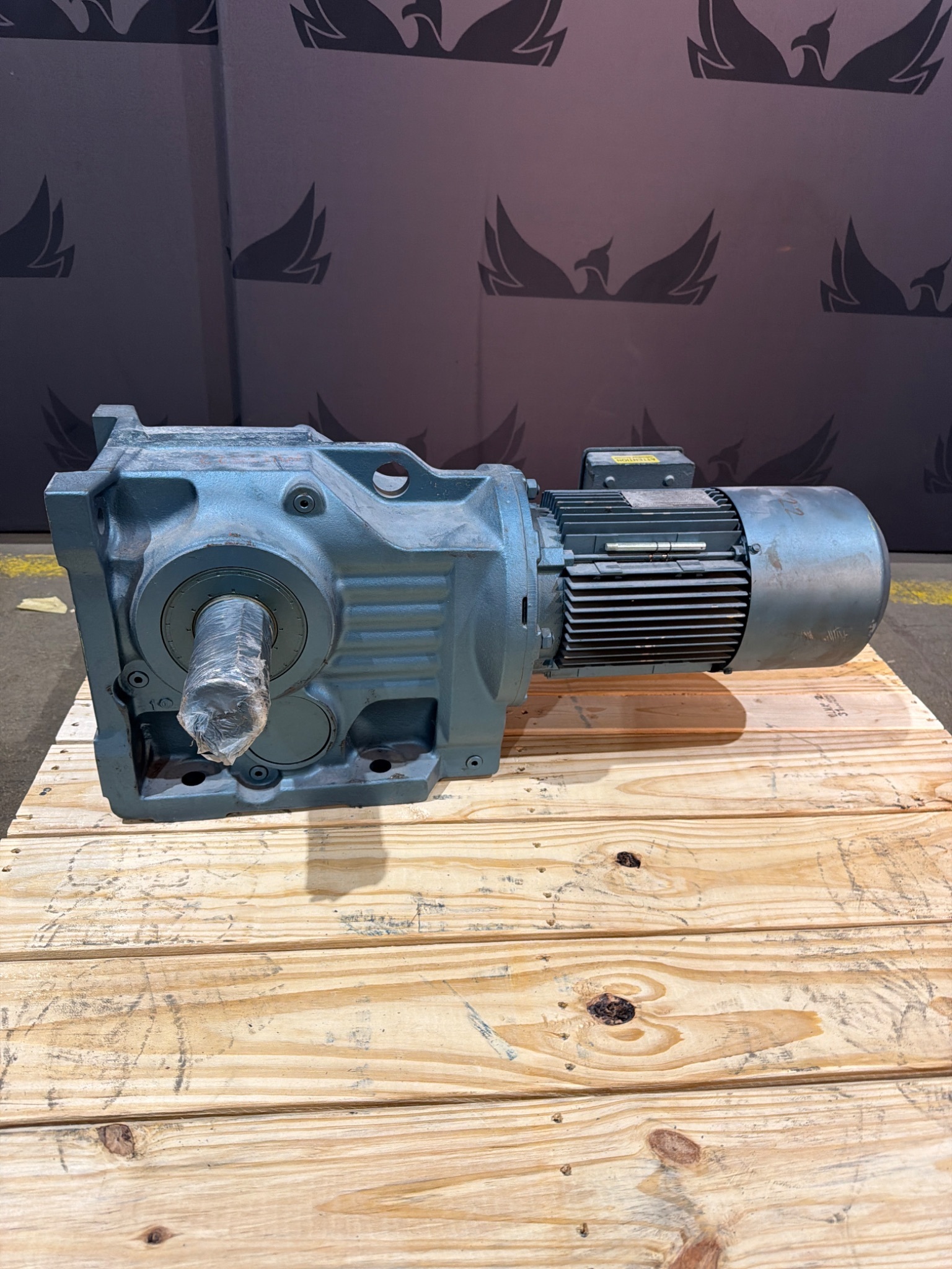 SEW EURODRIVE K87DT100L6BMG4HR Gear Motor Assembly 147.32:1 USED 0