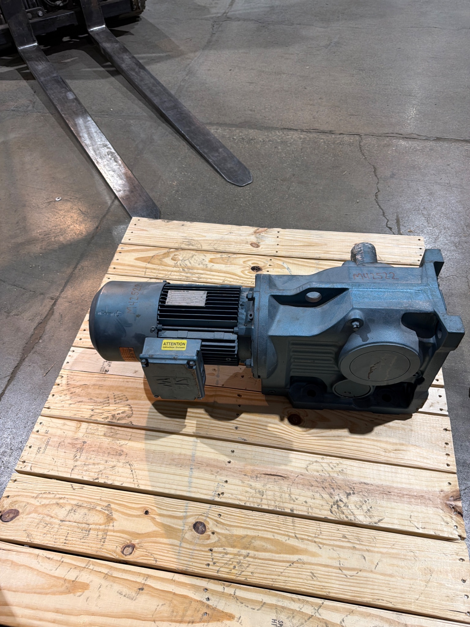 SEW EURODRIVE K87DT100L6BMG4HR Gear Motor Assembly 147.32:1 USED 1