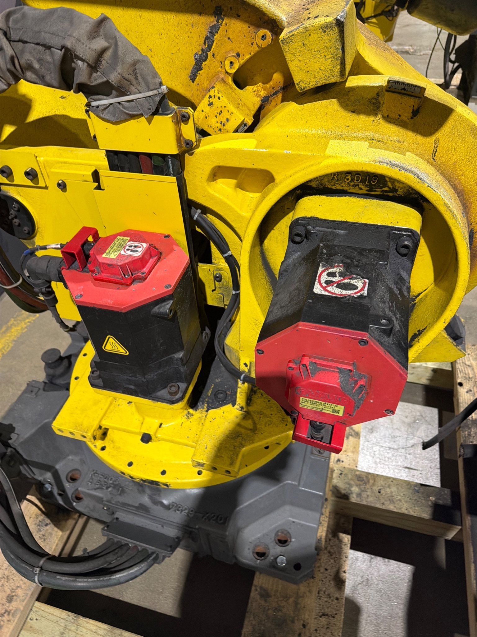 FANUC R-2000iB/210F Robot Complete w/ R-30iB Controls USED 7
