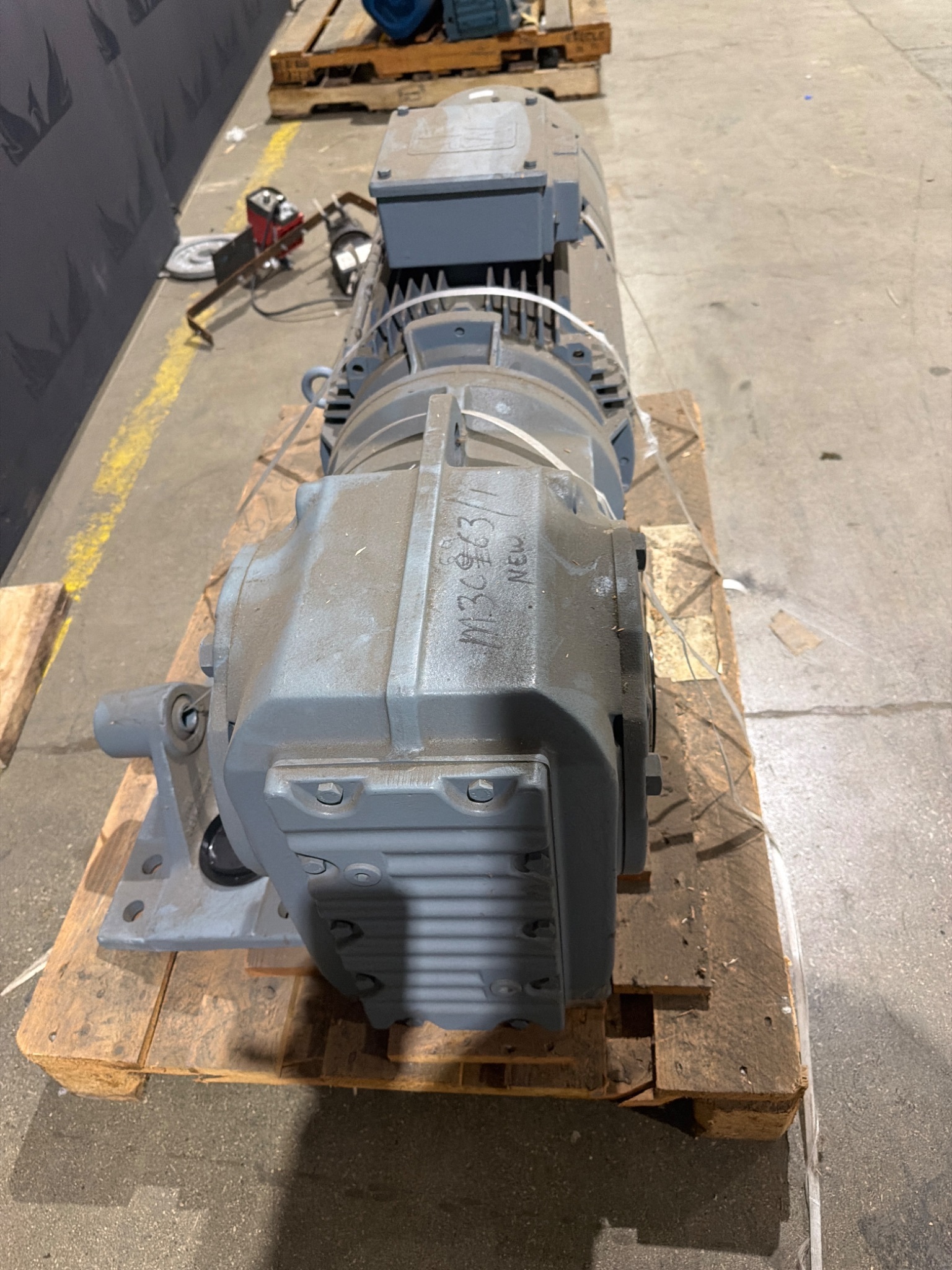 USED SEW‑EURODRIVE KA107/T CV200L4/BM/HR/TF/FV1R Gear Motor Assembly 2