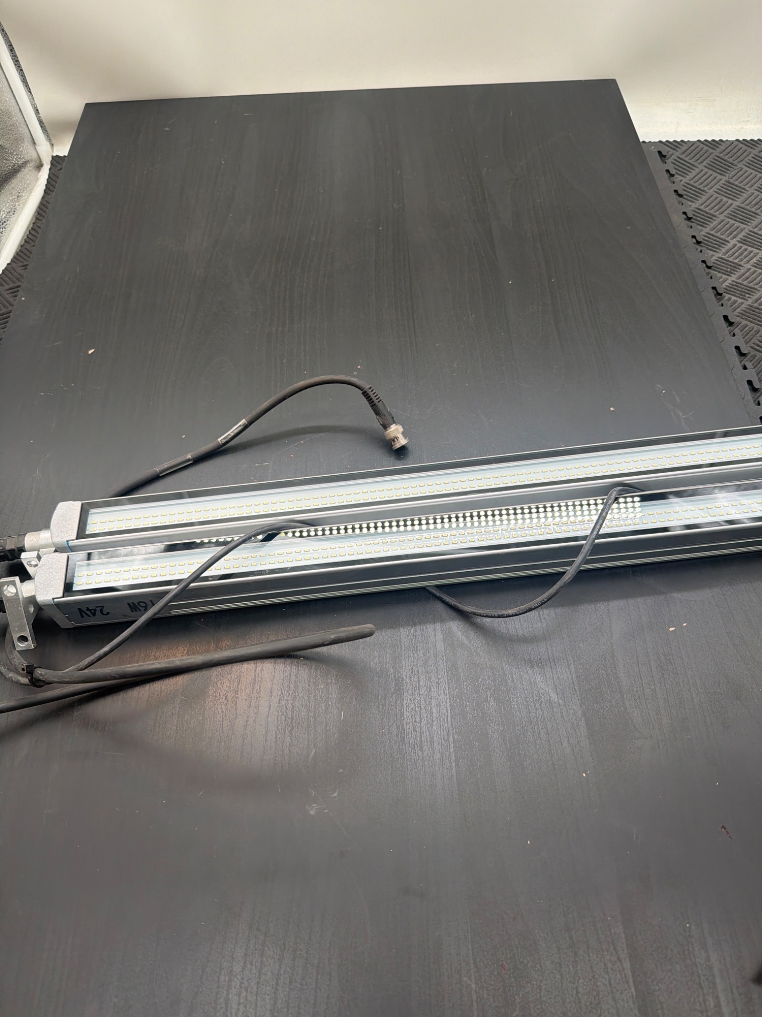 LR‑NHM‑485‑0628‑16‑01 LED Light Bar (Lot of 2) USED 1