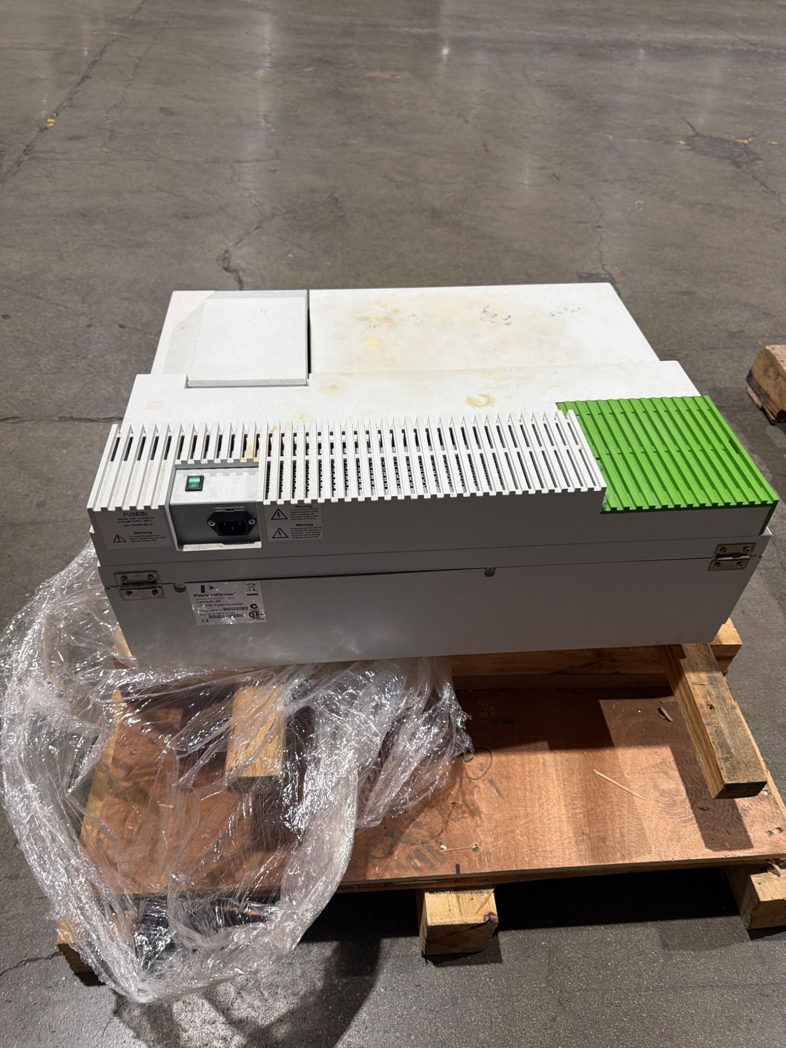 PERKIN ELMER LAMBDA 35 UV/VIS L600000C SPECTROPHOTOMETER USED USED 3