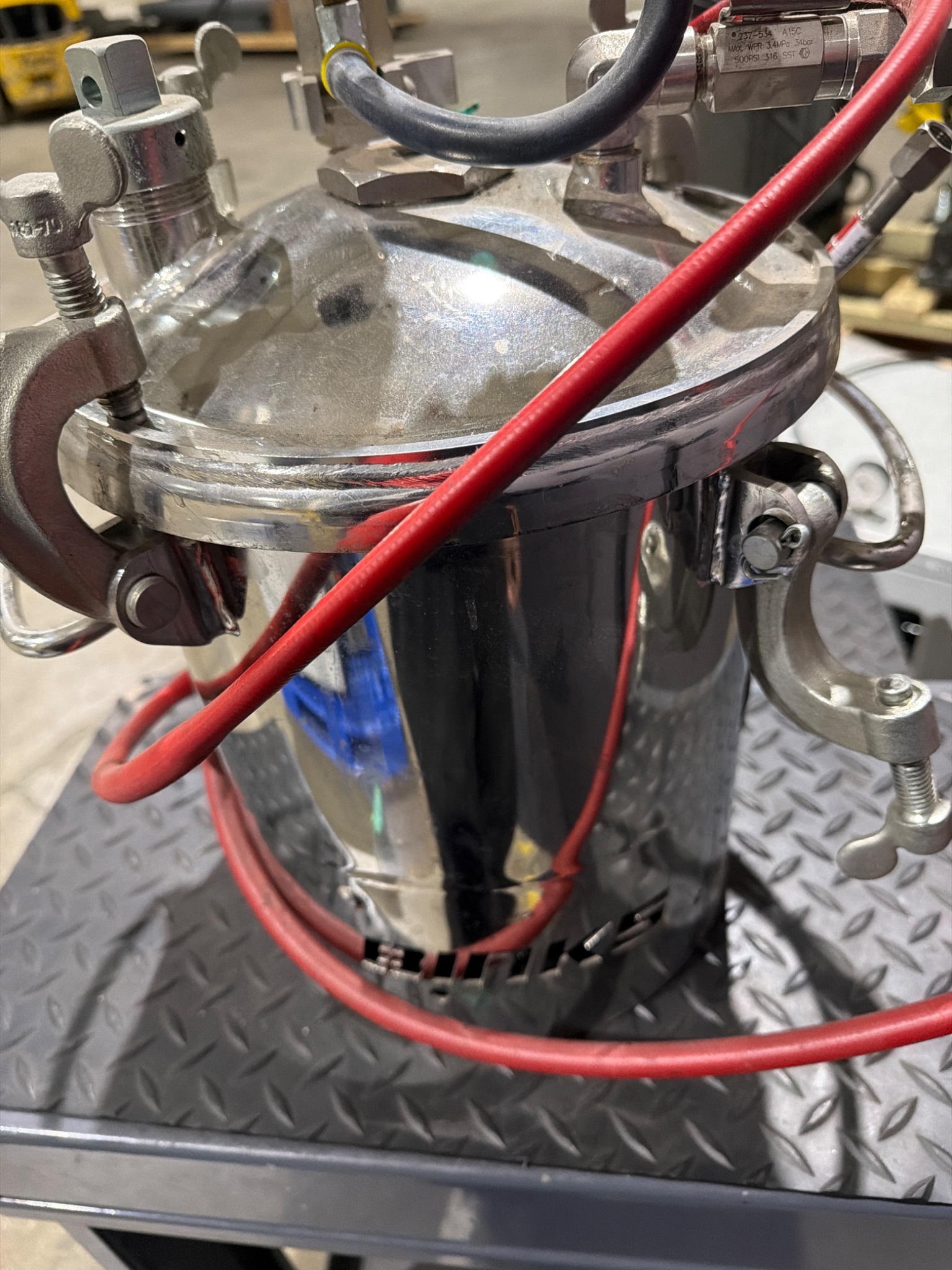 BINKS PVA MDMT 20 VERTICAL PRESSURE FEED TANK USED 3