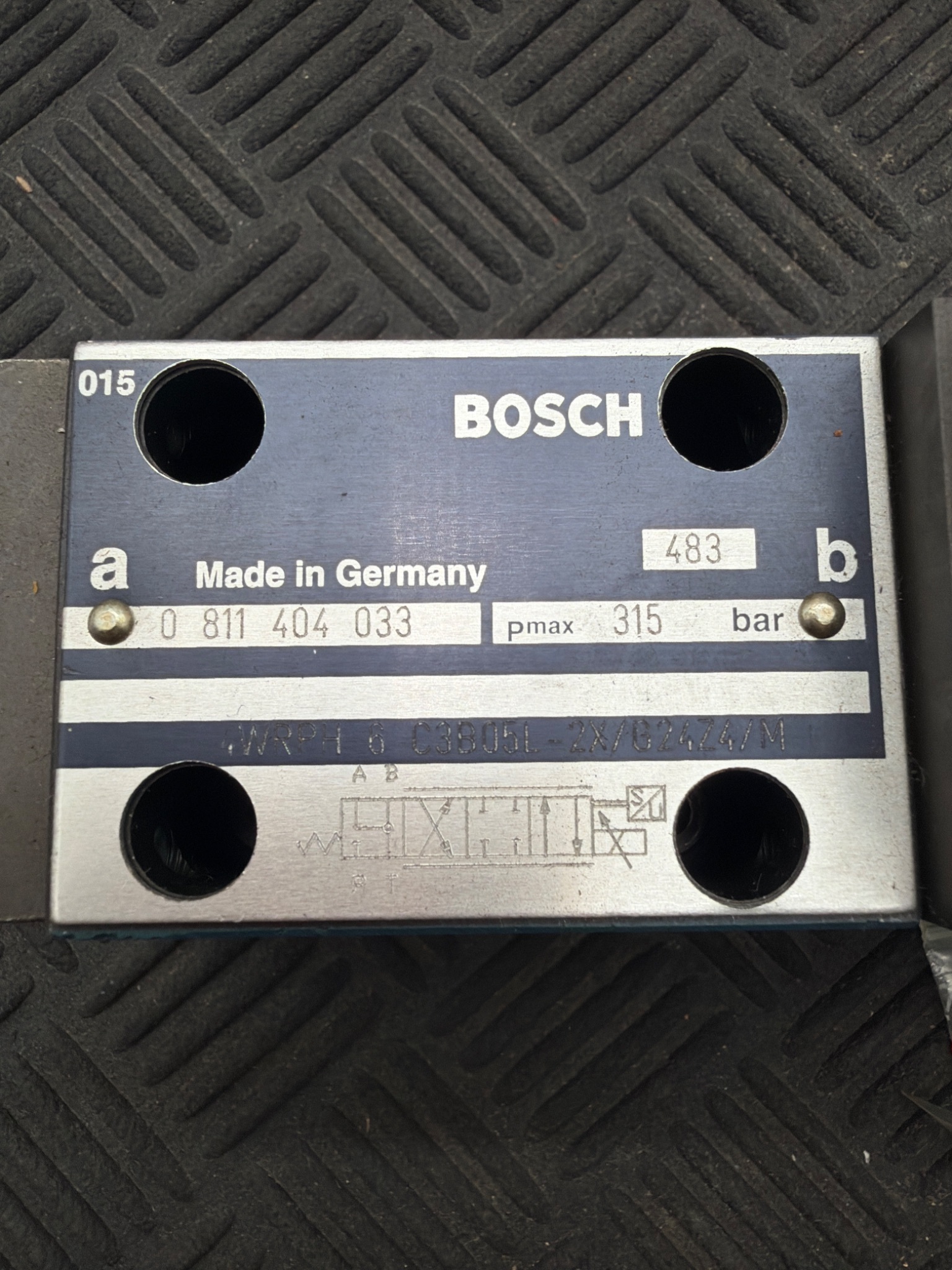 BOSCH 0811‑404‑033 High‑Response Hydraulic Valve w/ Position Feedback USED 1