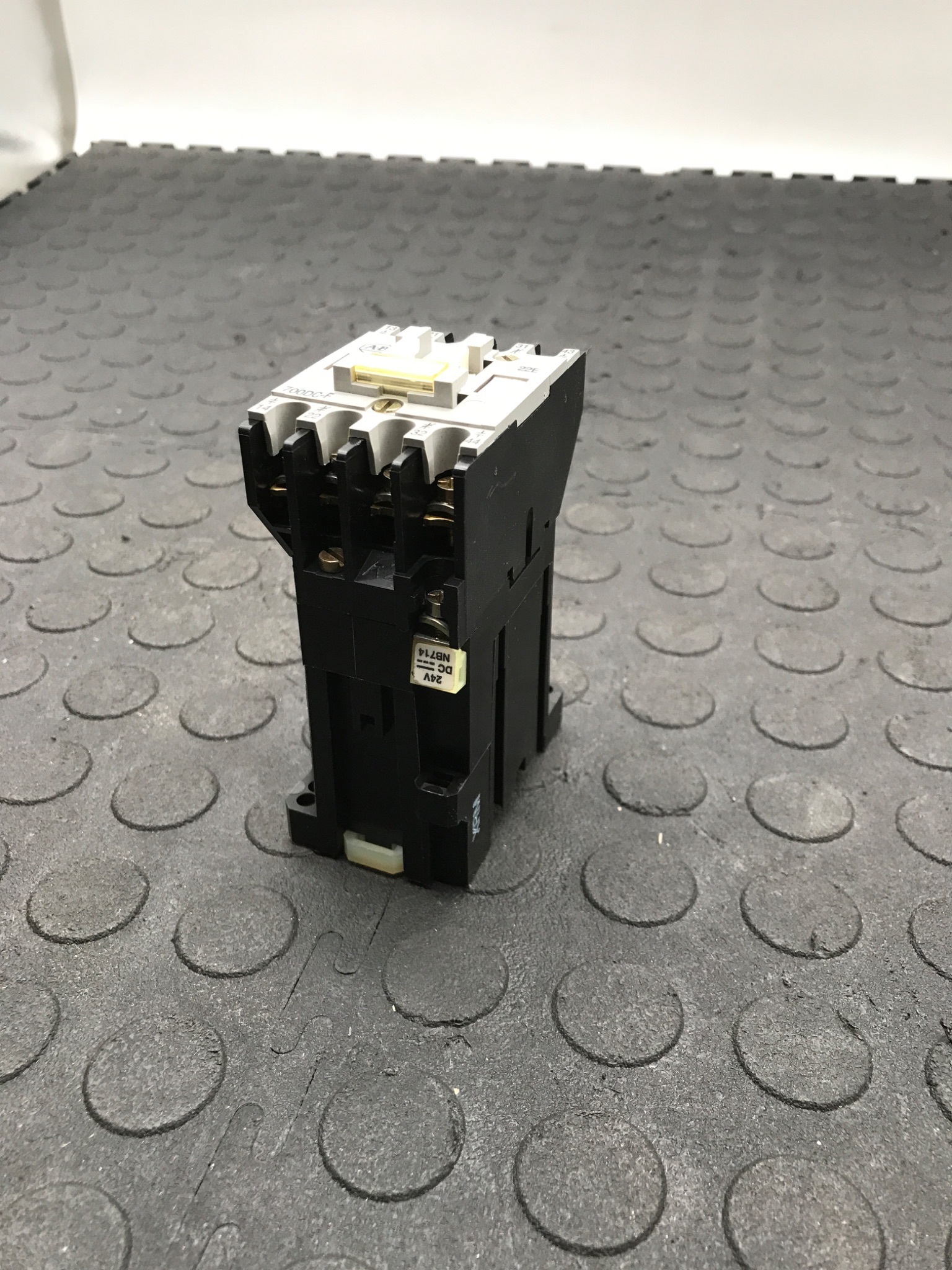 ALLEN BRADLEY 700DC F220Z24 CONTROL RELAY NEW OPEN BOX 2