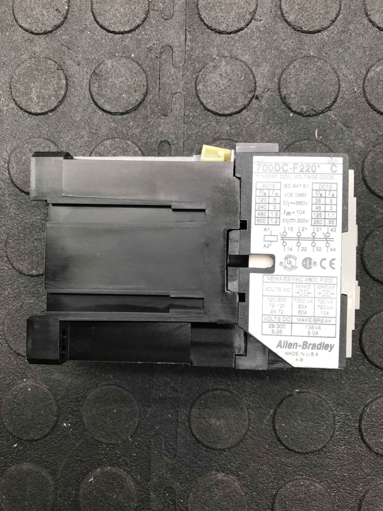 ALLEN BRADLEY 700DC F220Z24 CONTROL RELAY NEW OPEN BOX 3