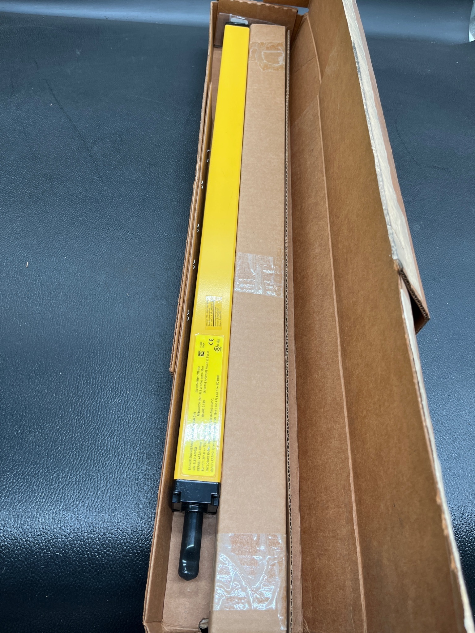 Banner SLSE14‑600Q8 / SLSR14‑600Q8 14mm Resolution Light Curtain Set (600mm) NEW 1