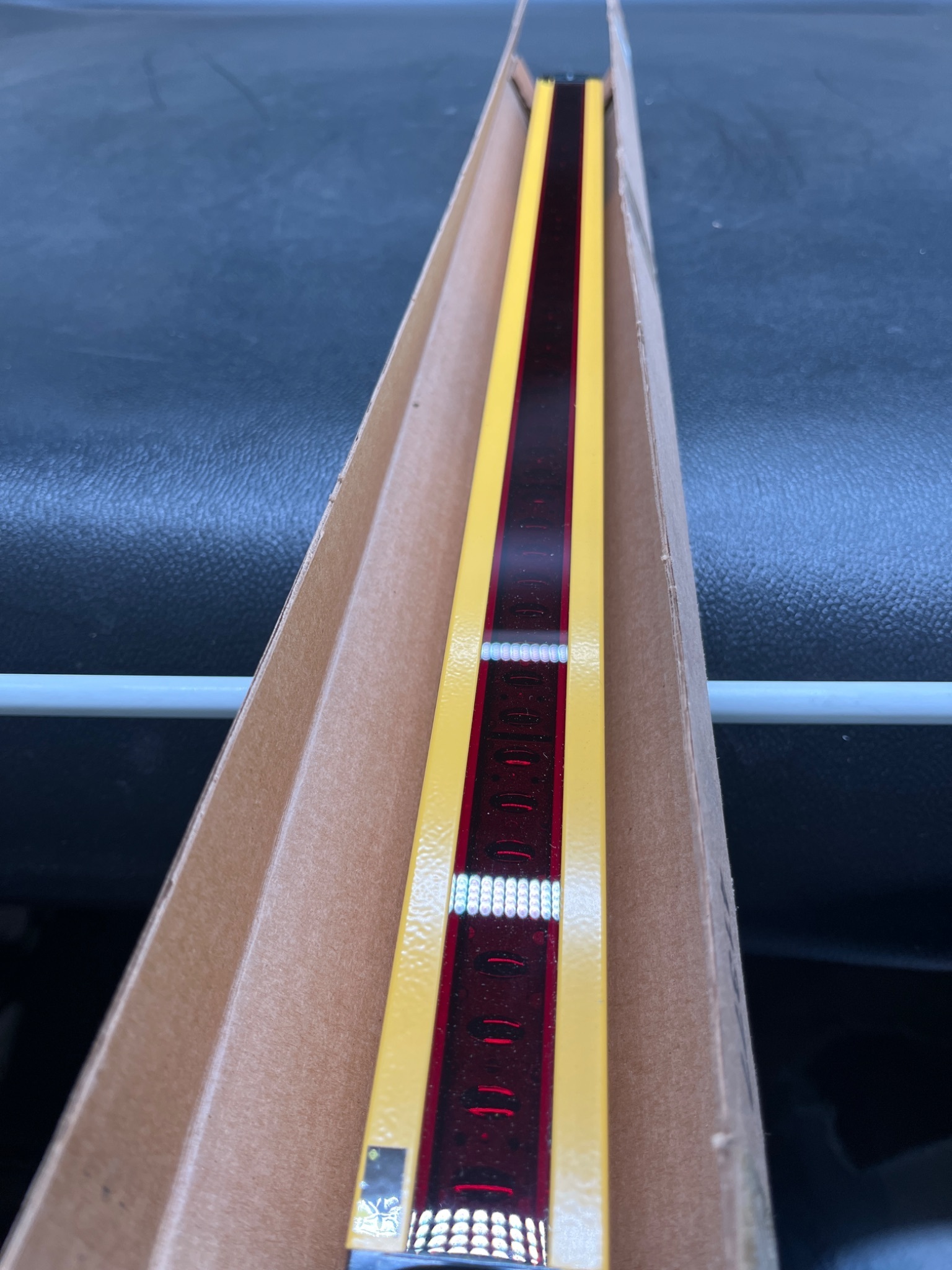 BANNER MSE2424Y Mini‑Screen Light Curtain Emitter (610mm) NEW 1