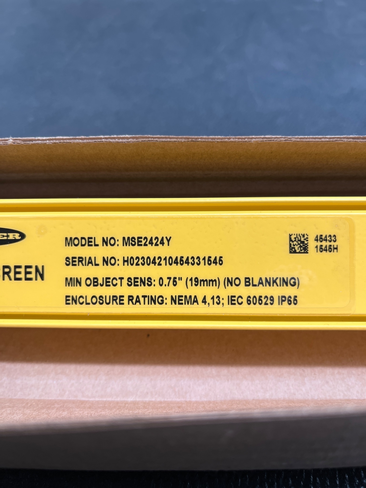 BANNER MSE2424Y Mini‑Screen Light Curtain Emitter (610mm) NEW 2