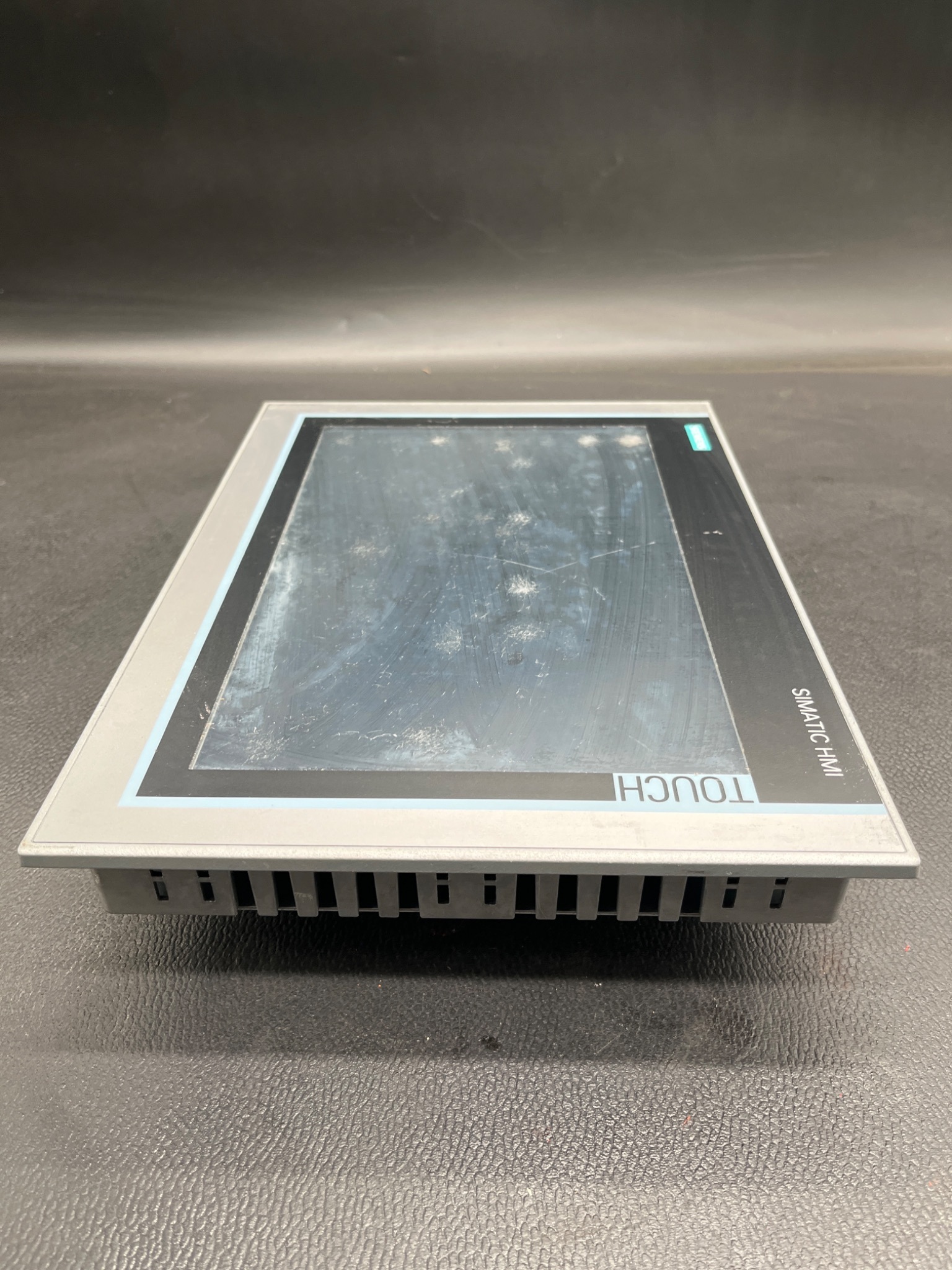 SIEMENS 6AV2124-0MC01-0AX0 TP1200 COMFORT HMI OPERATOR PANEL USED SCREEN DMG 1