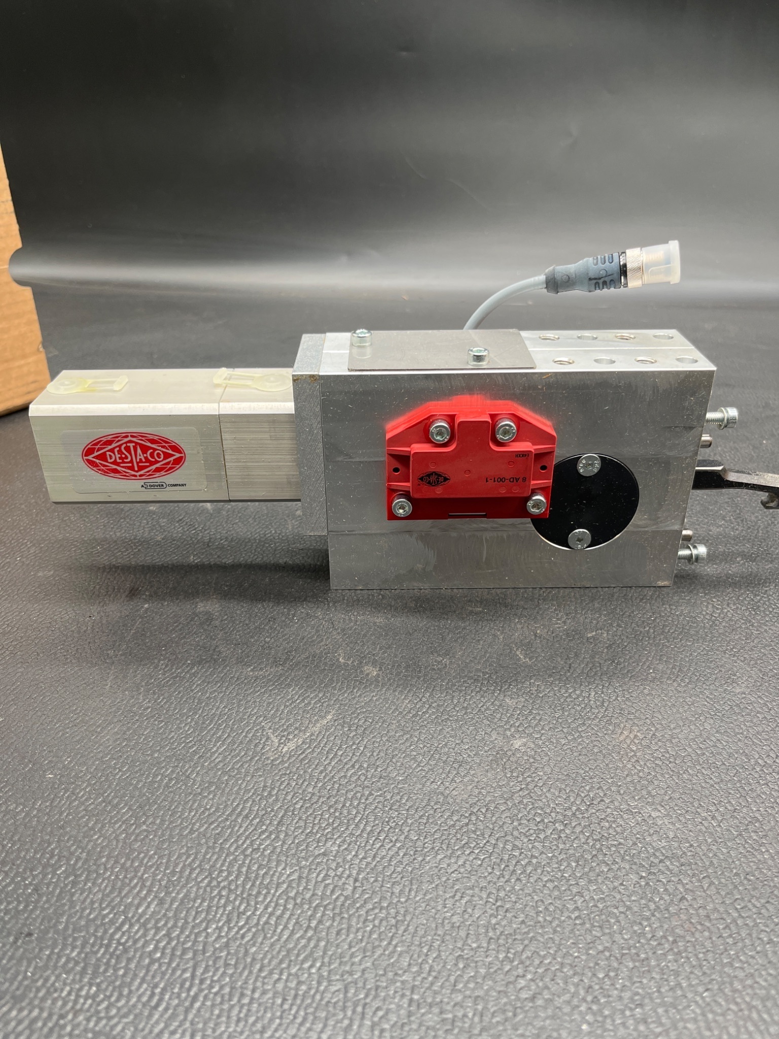 DESTACO 82P30‑320B831 Pneumatic Hook Pin Clamp NEW 7