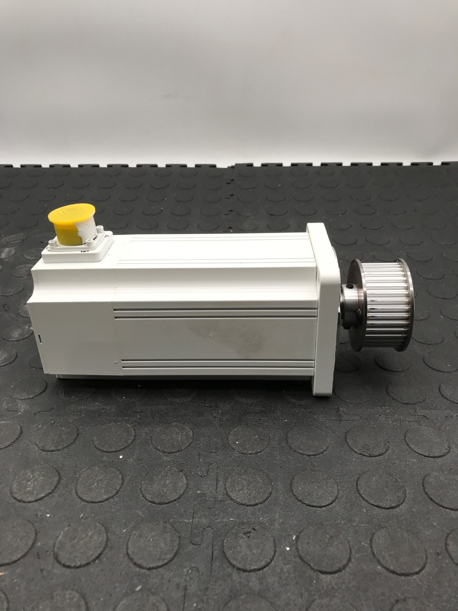 PARKER MPM892R‑1201 Servo Motor 230VAC 1.05HP NEW 2