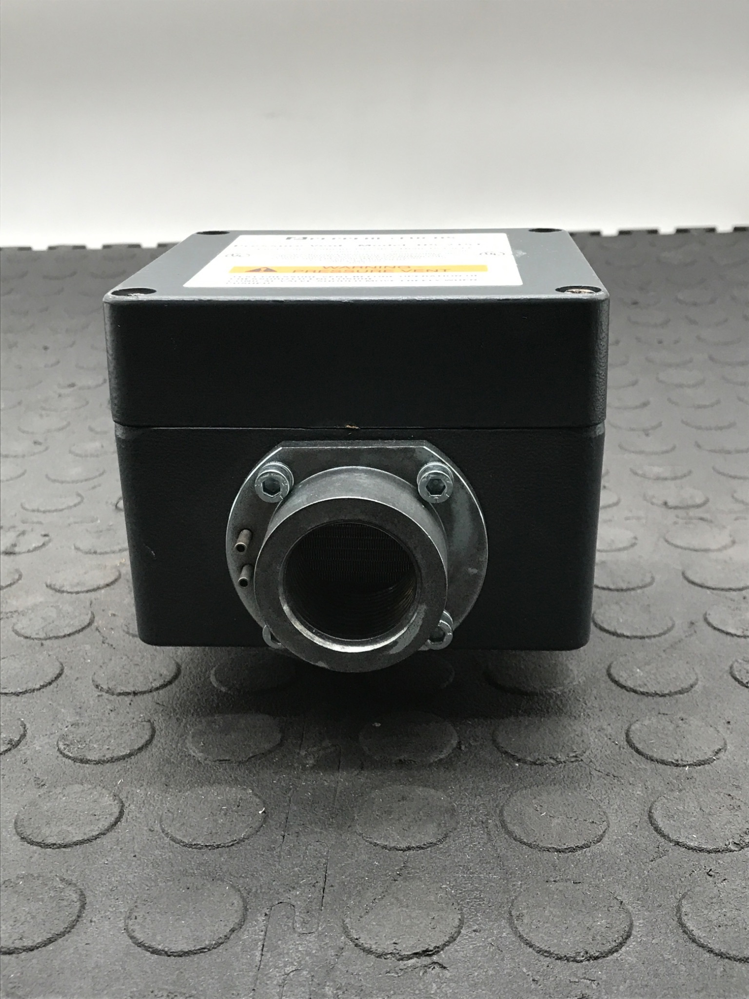 PEPPERL+FUCHS US-2151 Pressure Vent USED 1