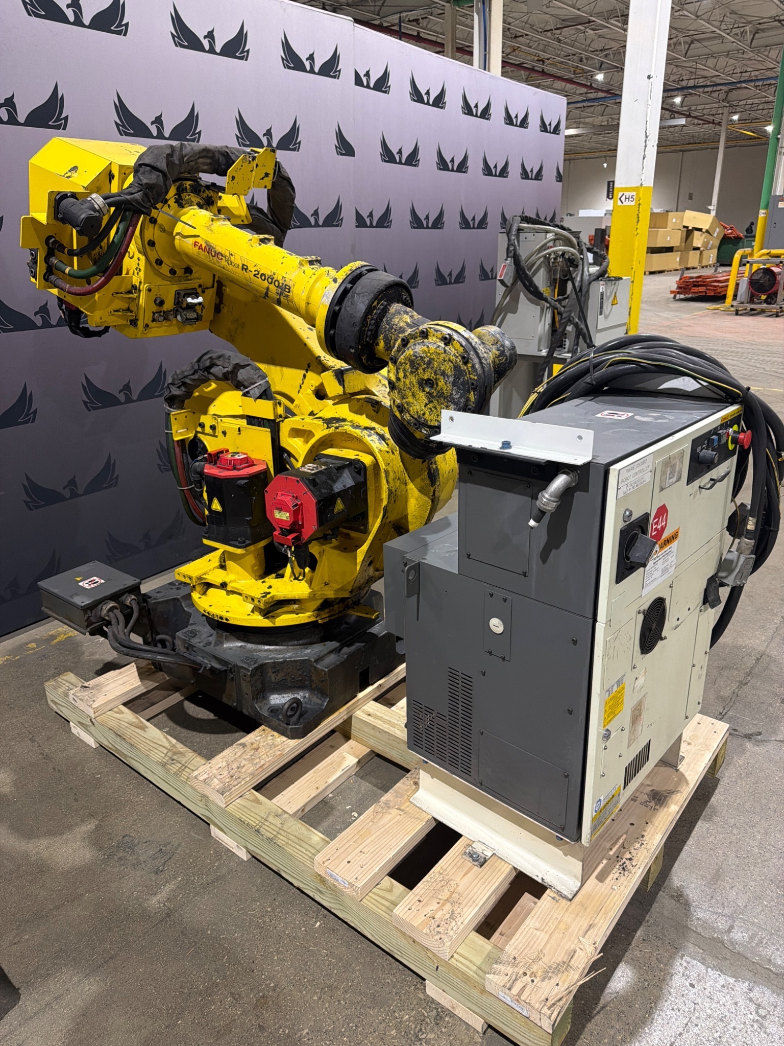 FANUC R‑2000iB/210F Robot Complete w/ R‑30iB Controls USED 4