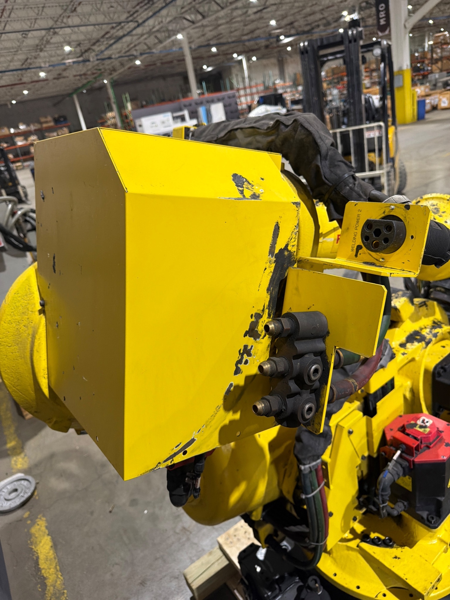 FANUC R‑2000iB/210F Robot Complete w/ R‑30iB Controls USED 8