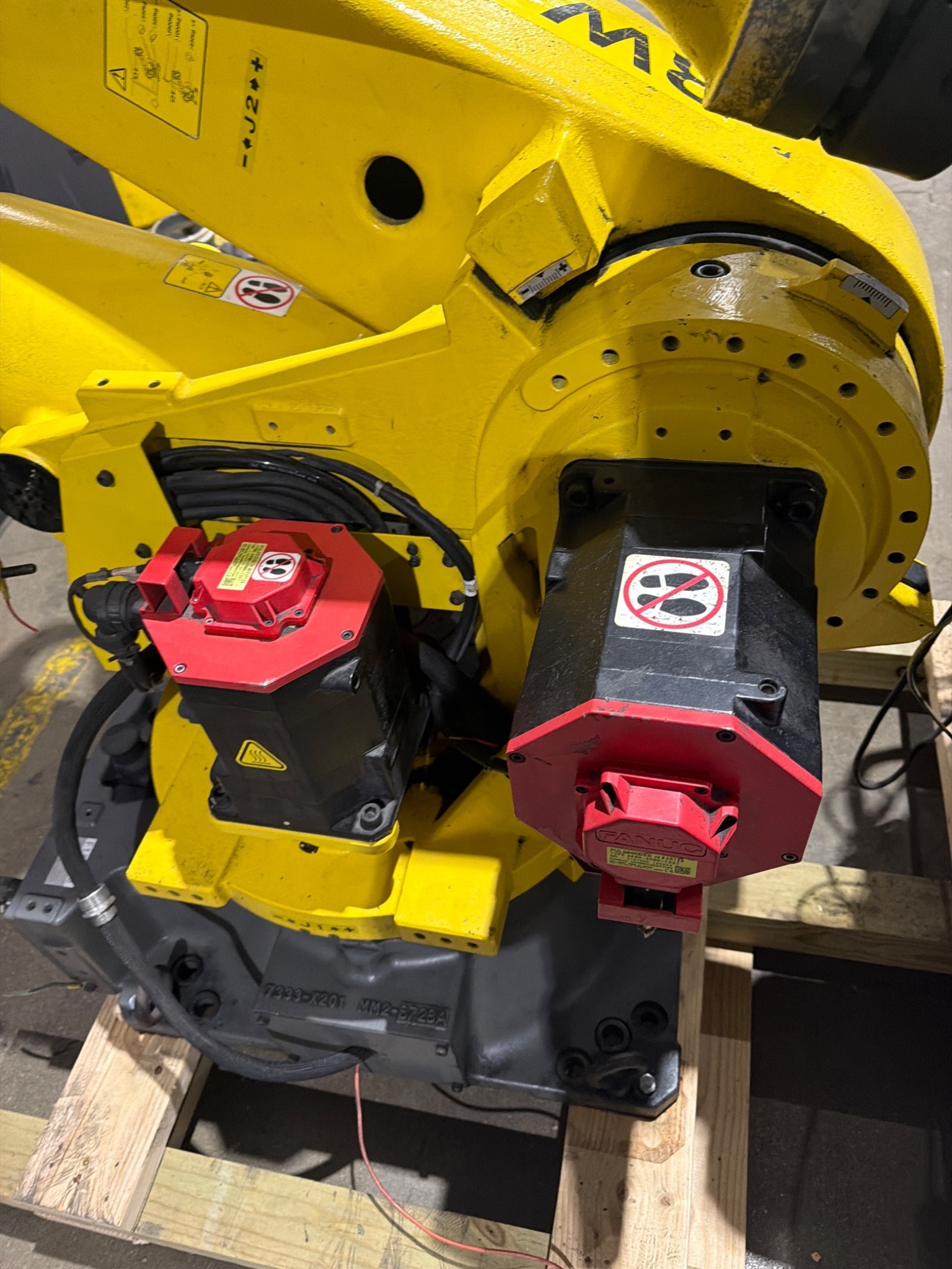 FANUC R‑2000iC/210F Robot Complete w/ R‑30iB Controls USED 6