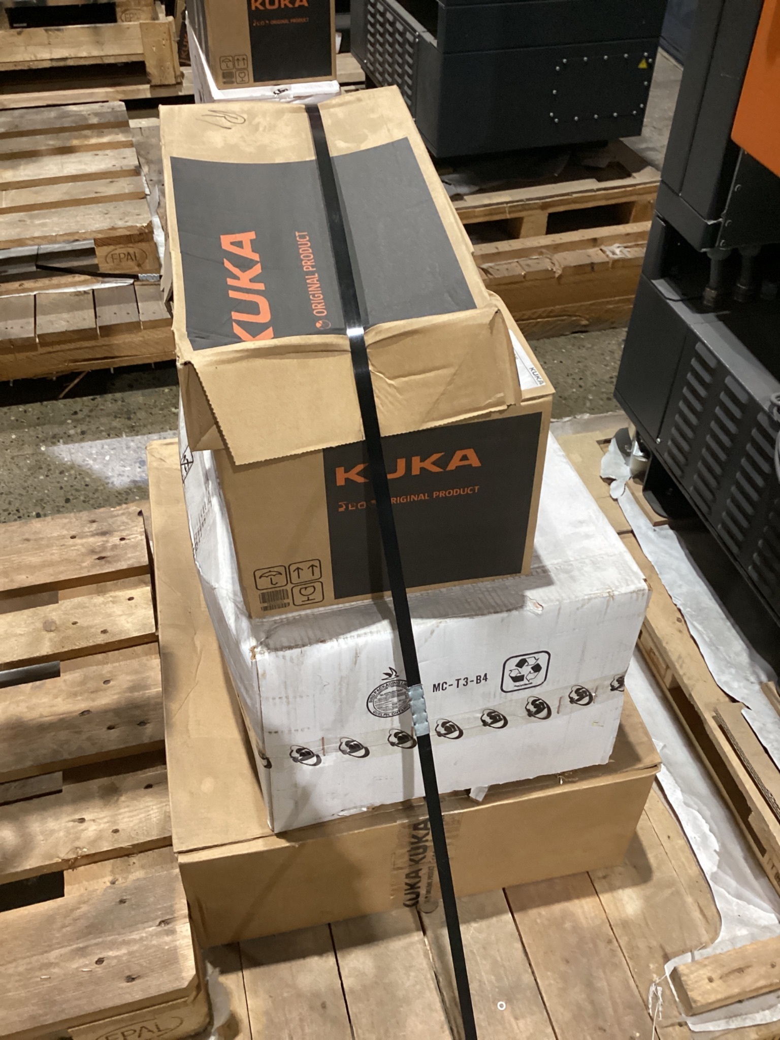 KUKA KR16 L6-2 w/ KR C4 Controls & TT3A Reamer NEW 4