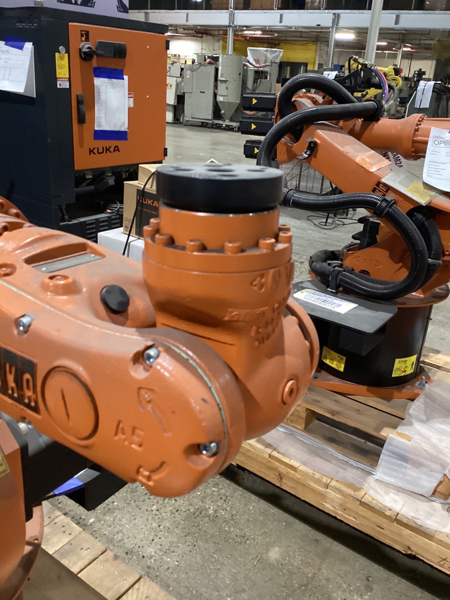 KUKA KR16 L6-2 w/ KR C4 Controls & TT3A Reamer NEW 1