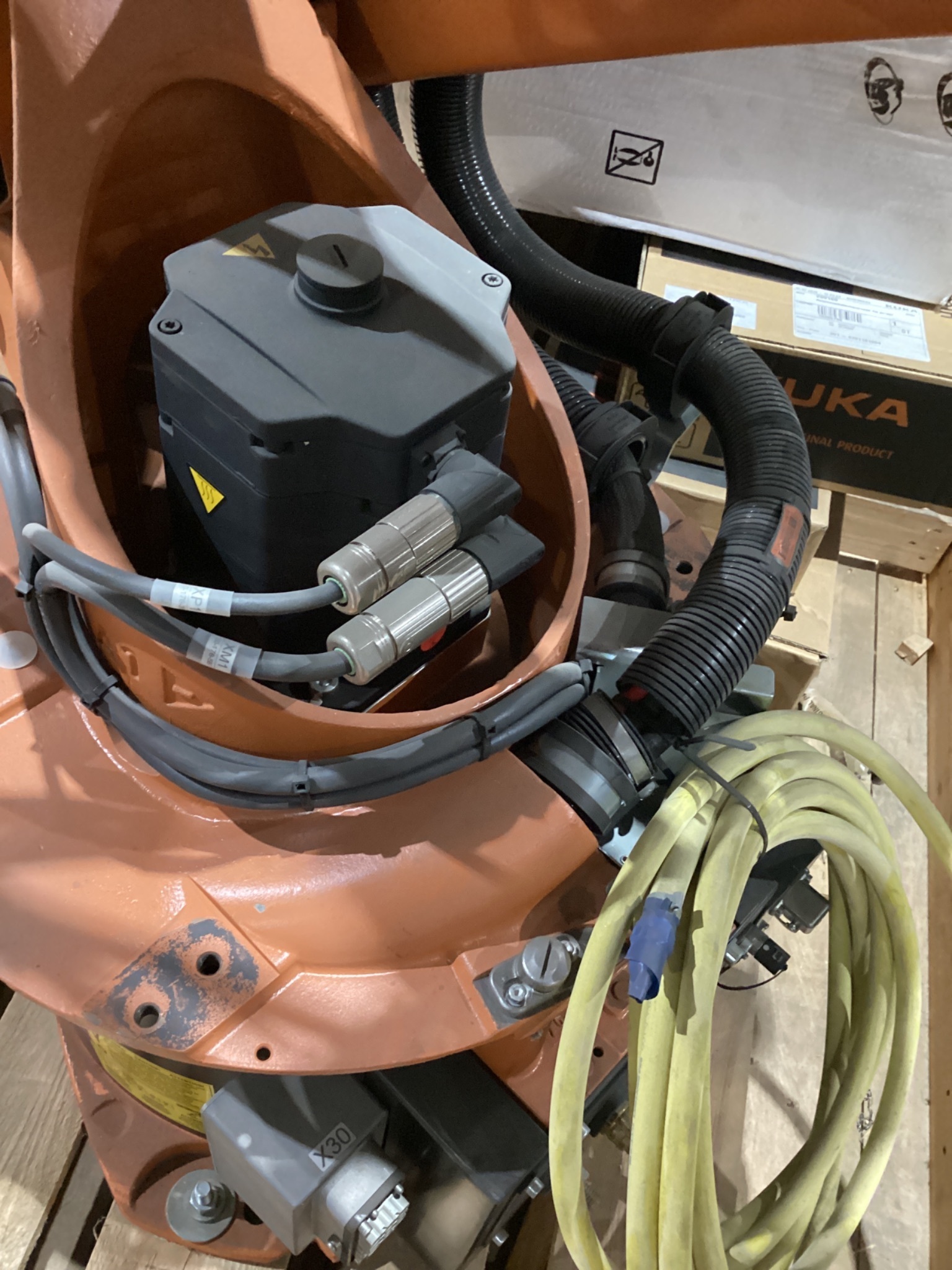 KUKA KR16 L6-2 w/ KR C4 Controls Lincoln R550 Weld Package & TT3A Reamer NEW 7
