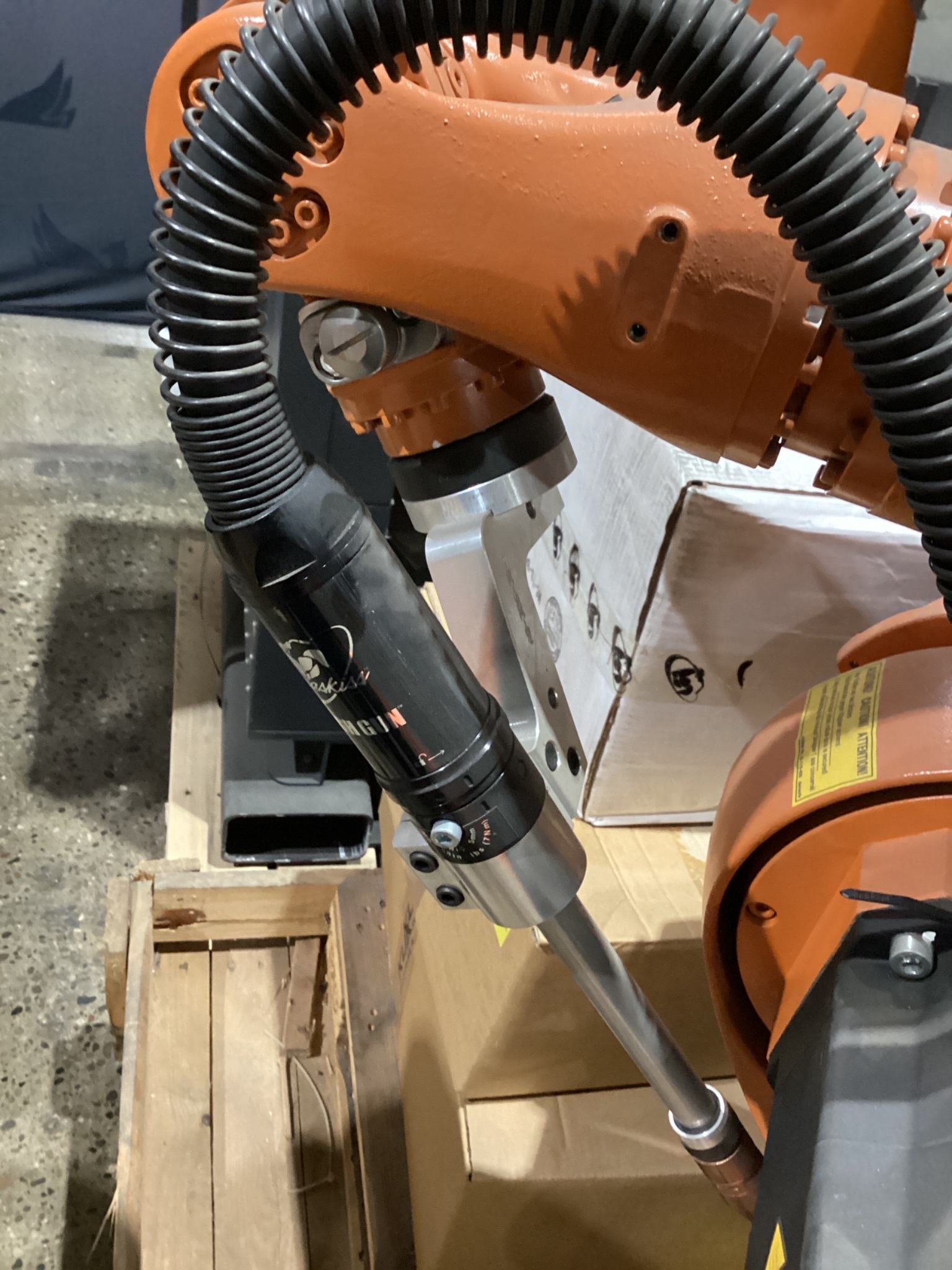 KUKA KR16 L6-2 w/ KR C4 Controls Lincoln R550 Weld Package & TT3A Reamer NEW 8